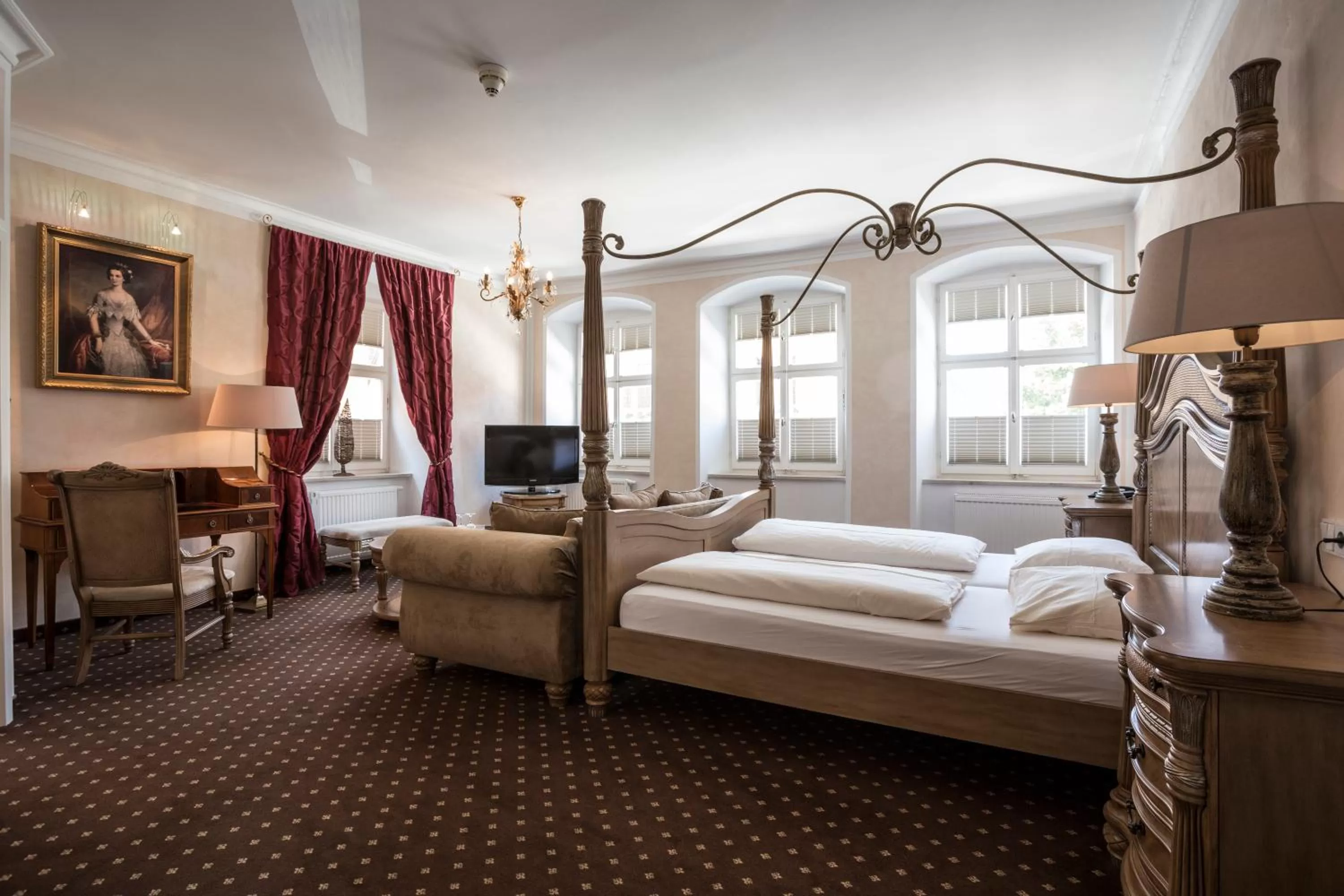 Photo of the whole room, Bed in Meiser Altstadt Hotel