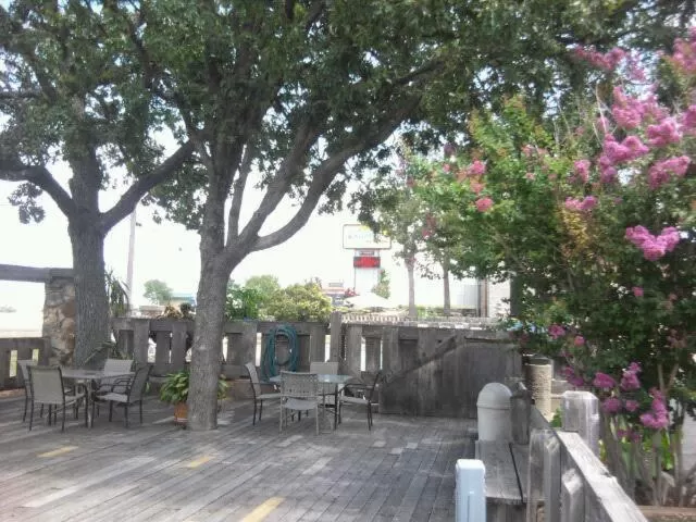 Balcony/Terrace in Quail's Nest Inn & Suites