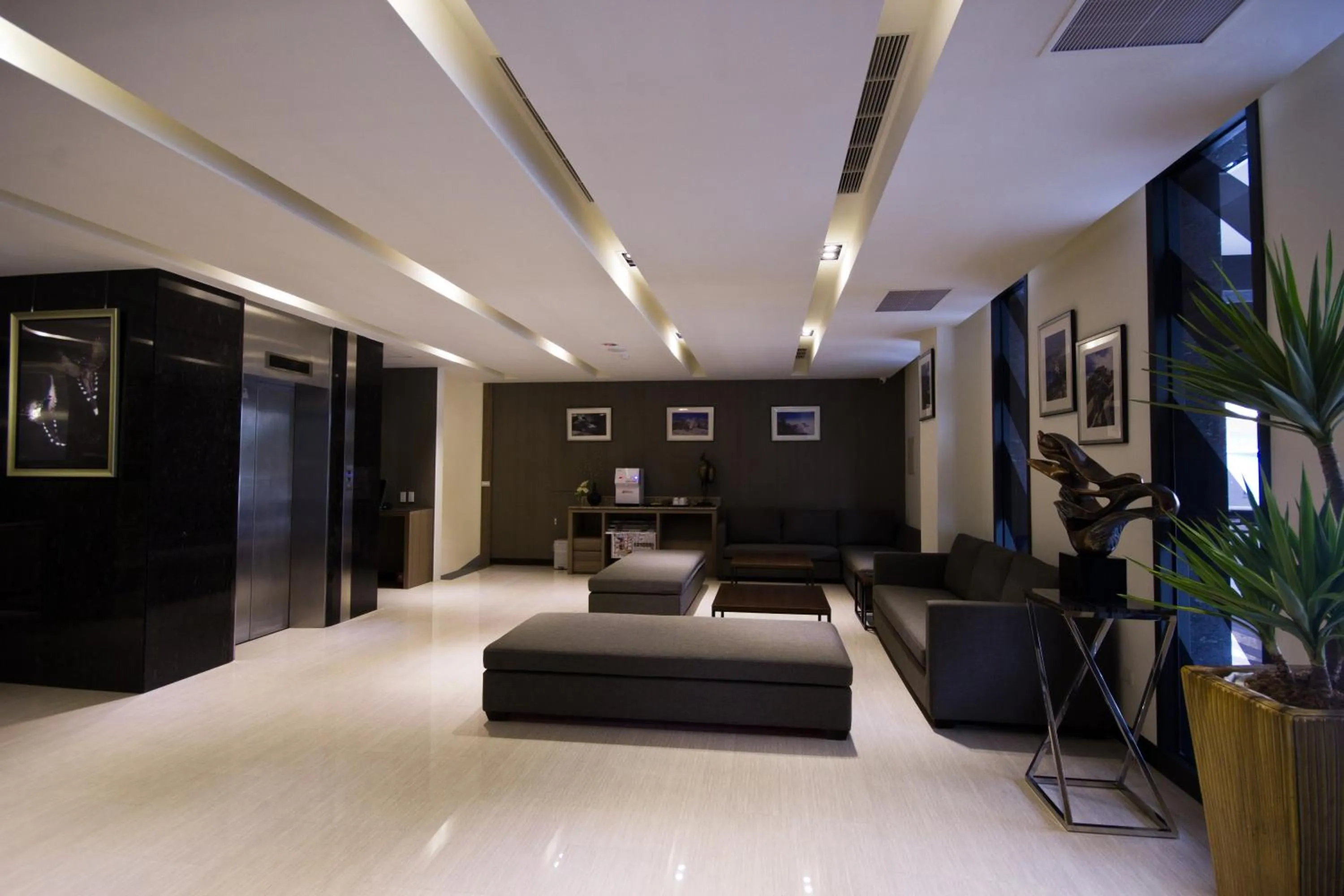 Lobby or reception in Royal Guest Hotel