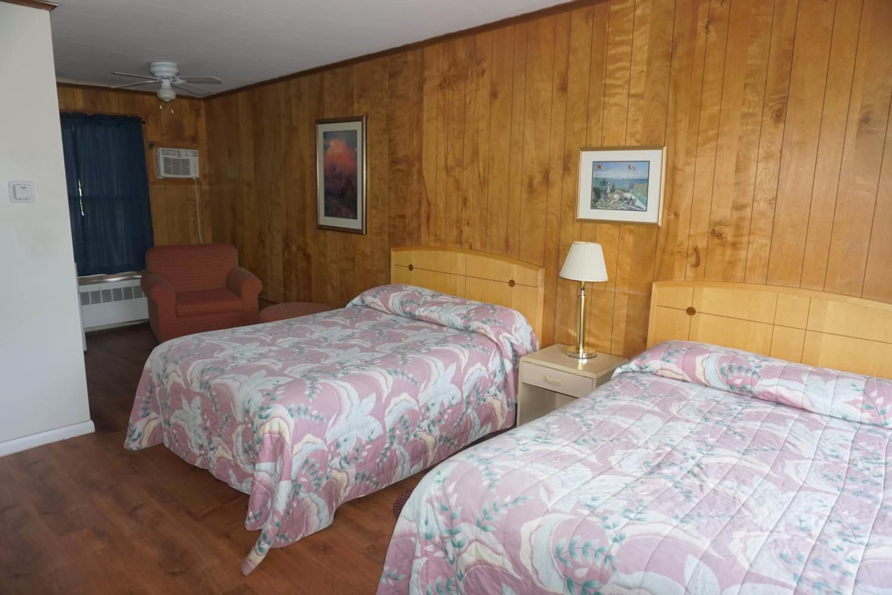 Bed in Northern Peaks Motor Inn