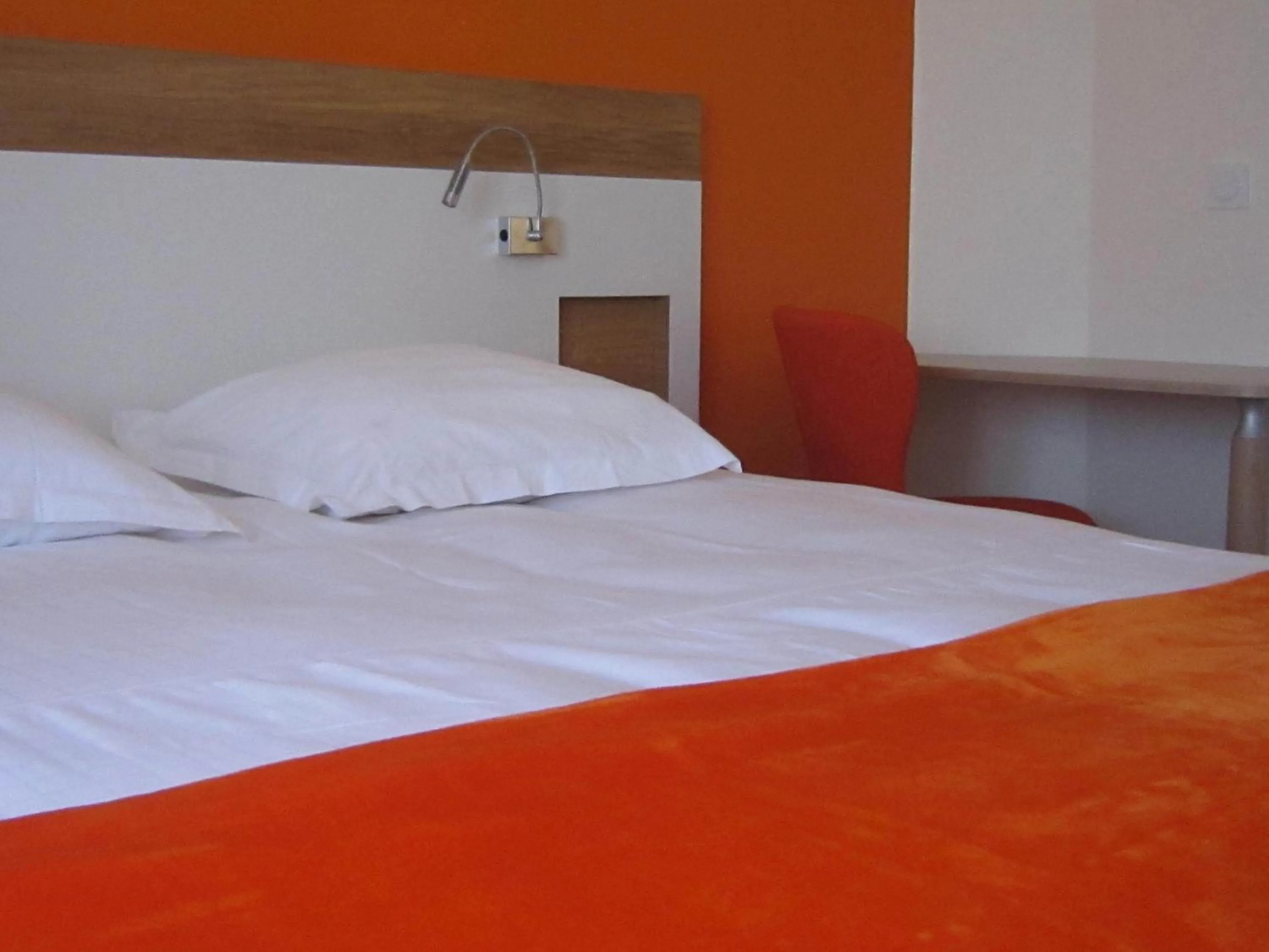 Bedroom, Bed in Hôtel de Perros, The Originals Boutique