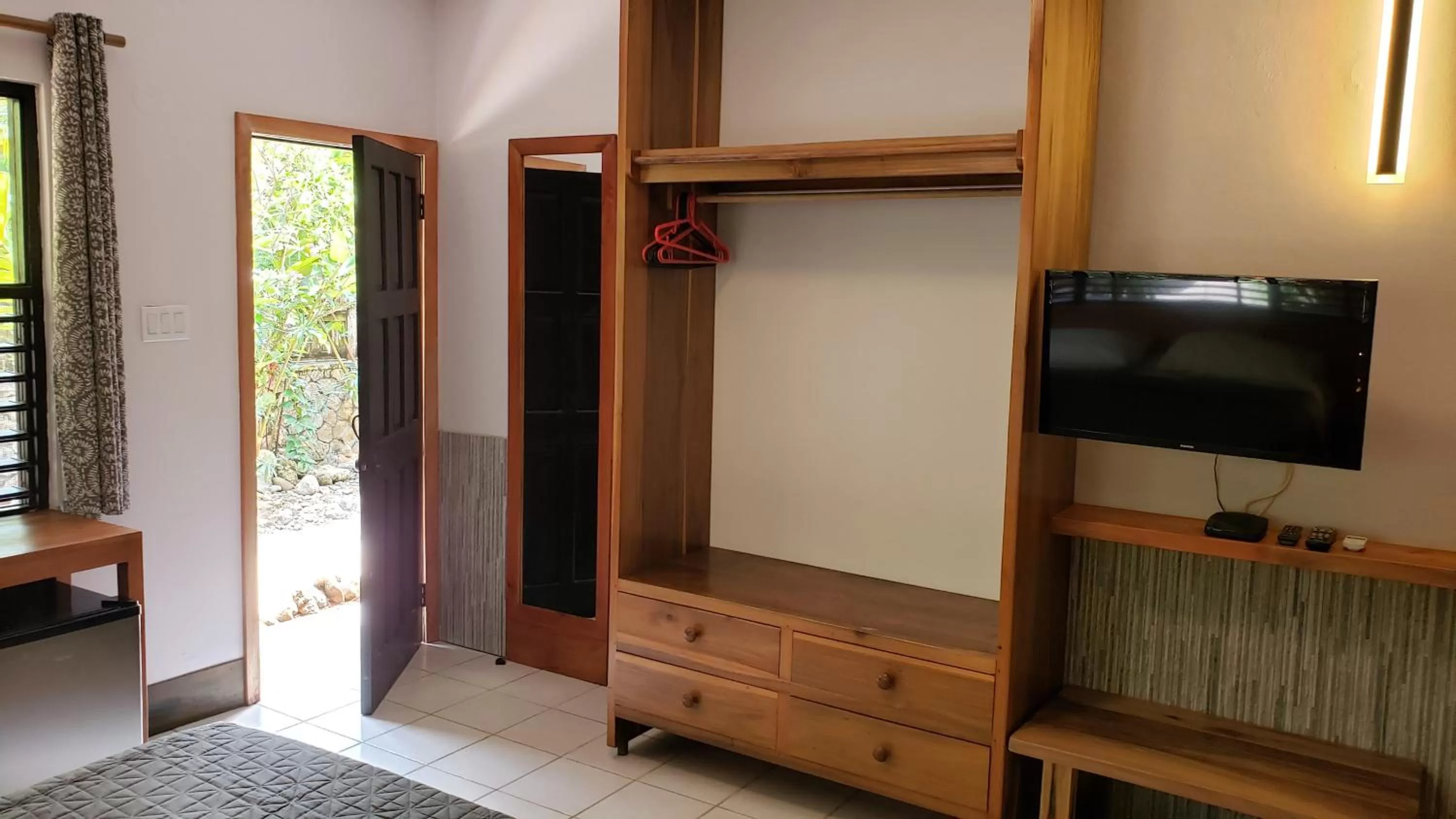 TV and multimedia in Sunrise Club Hotel