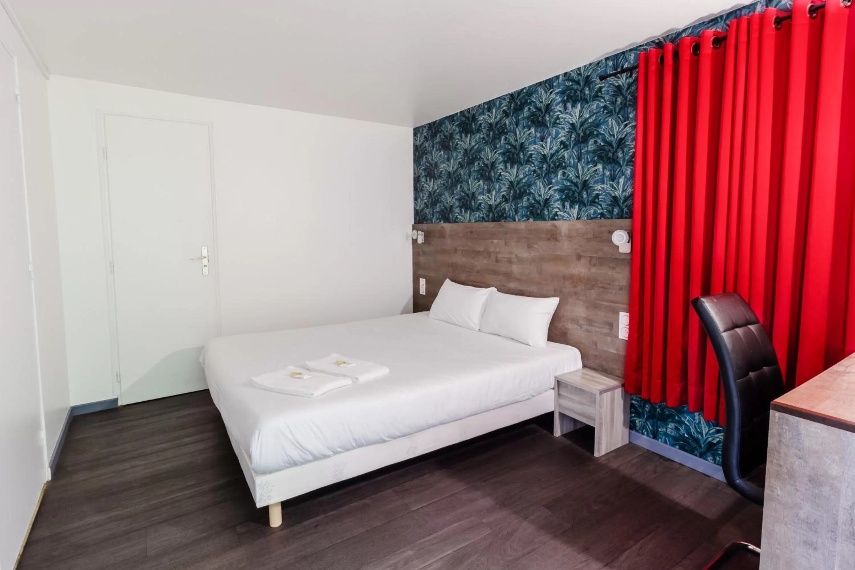 Bed in BRIT Hotel Rouen Nord - Barentin