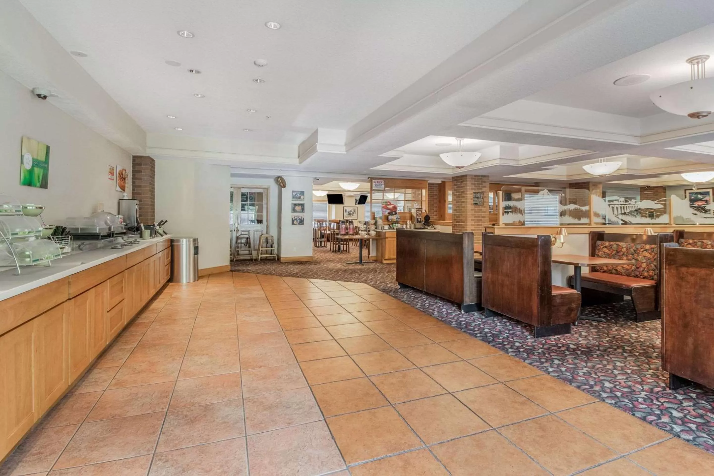 Restaurant/places to eat in Quality Inn