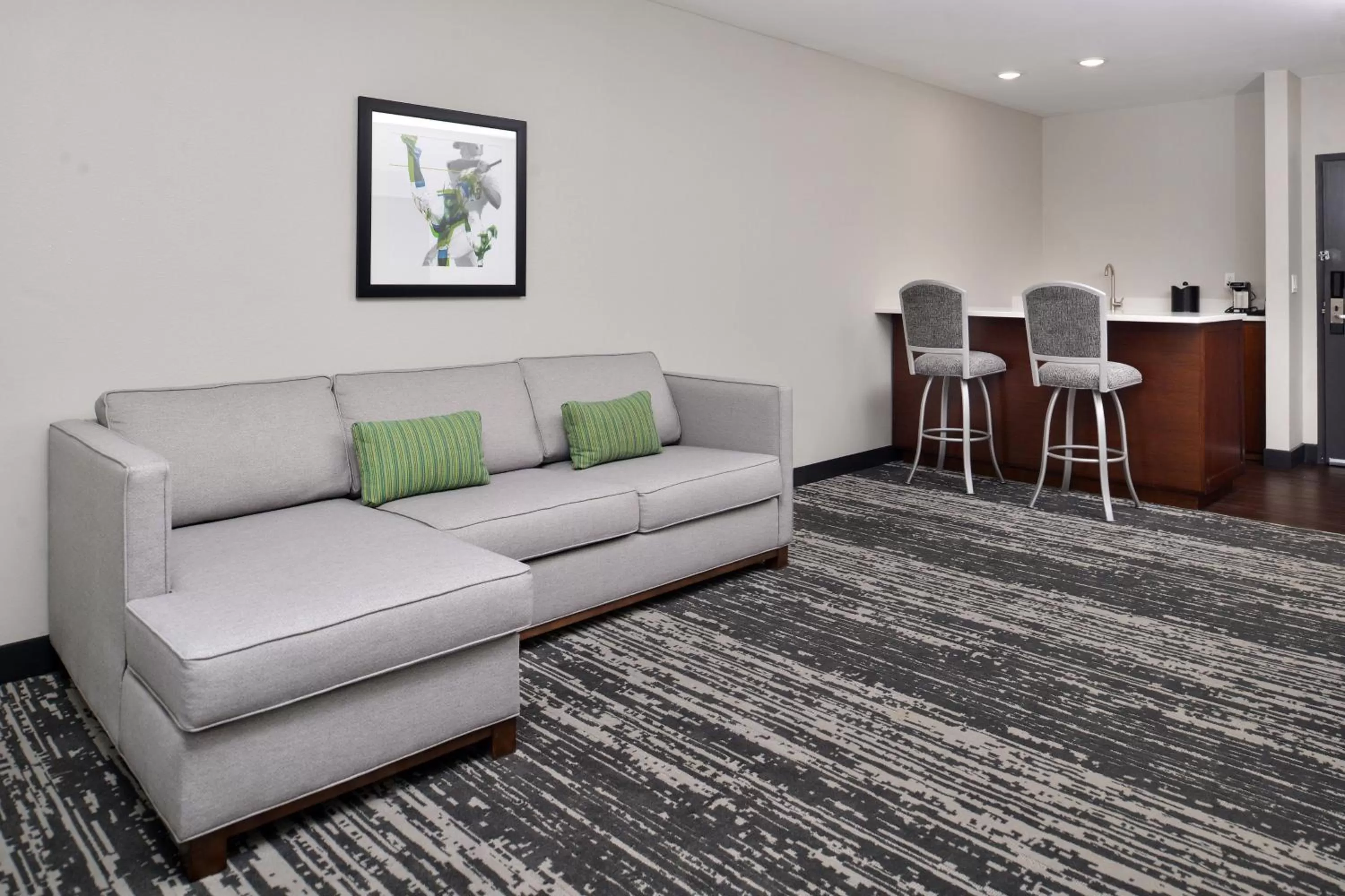 Executive Suite, 1 King, Sofa bed in Four Points by Sheraton Omaha Midtown