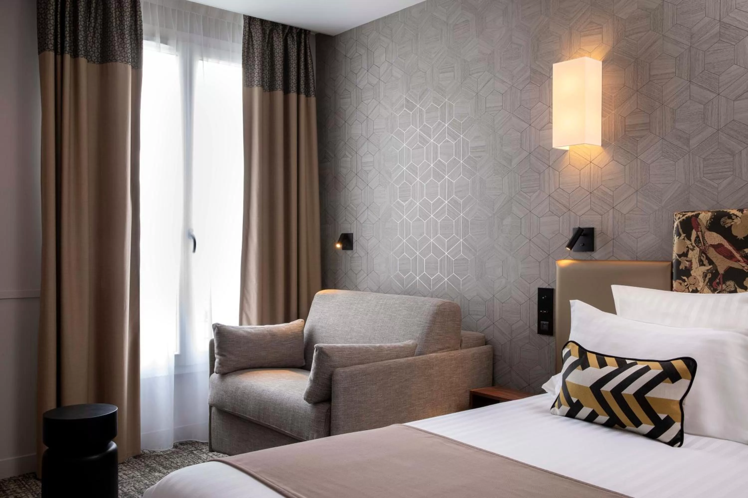 Bed in Daunou Opéra