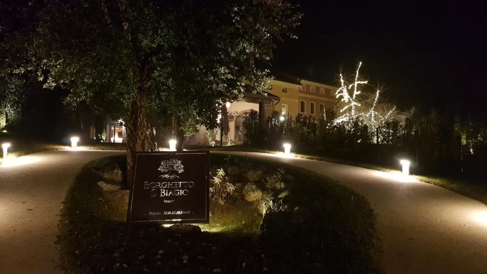 Garden view in Borghetto San Biagio Relais Agriturismo