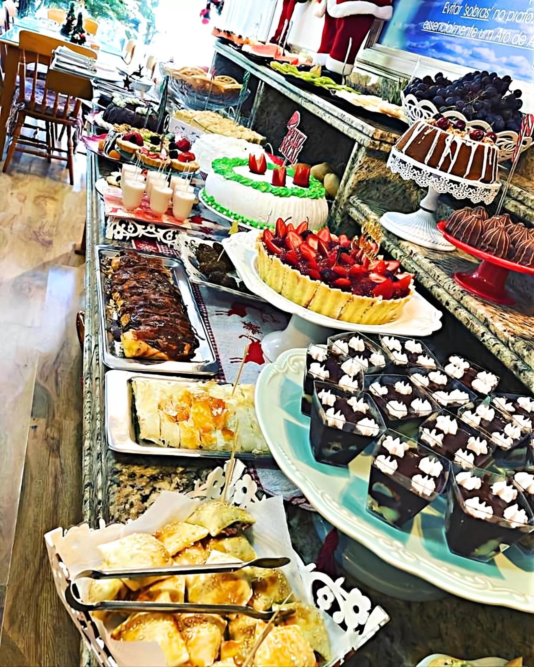 Buffet breakfast in Pousada dos Anjos