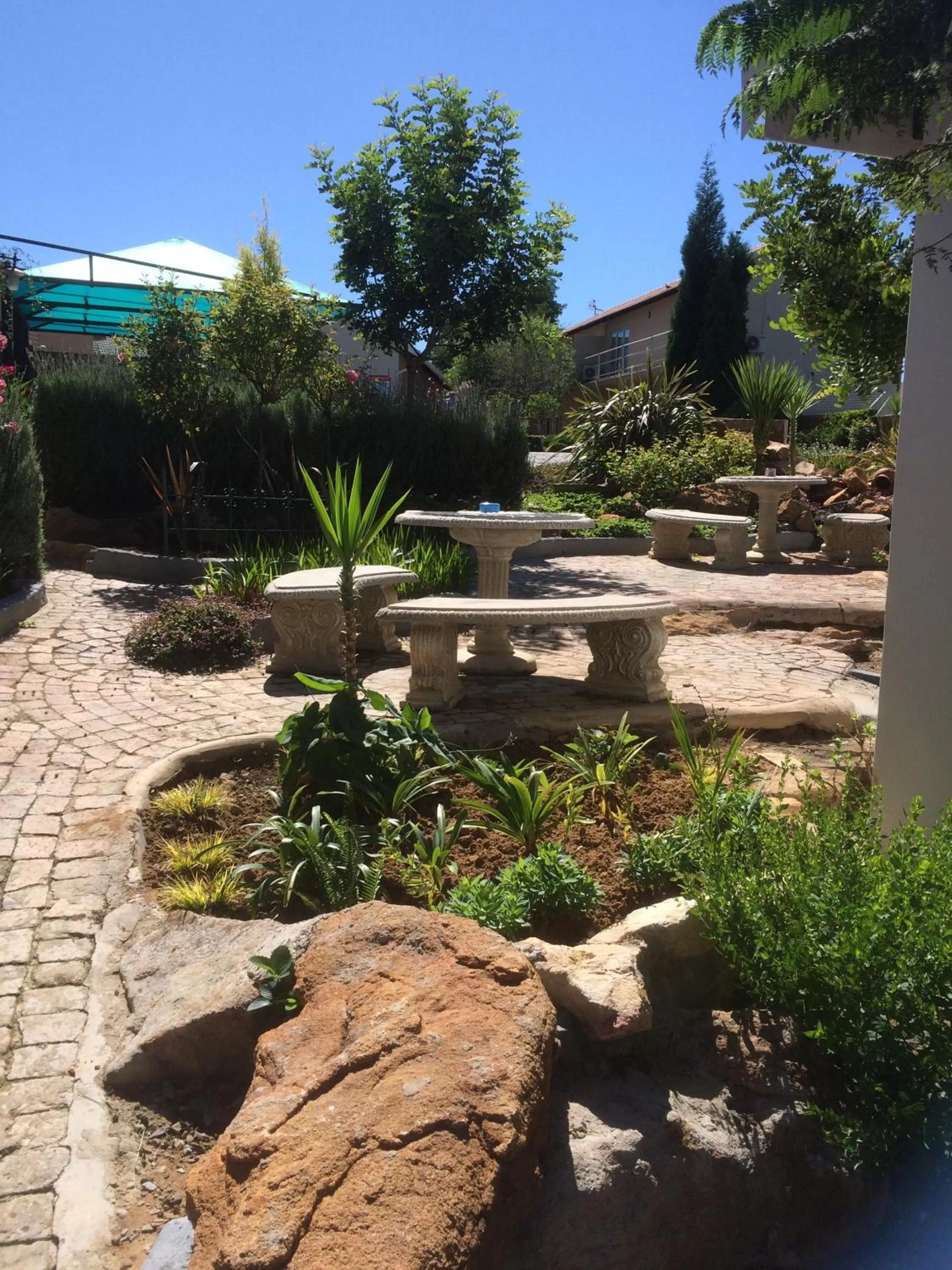 Garden in Bri-Shel Manor B&B