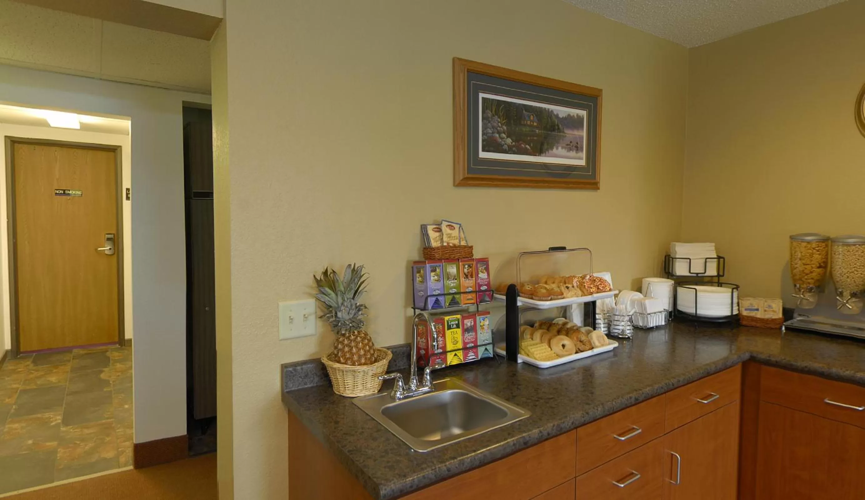 Food in America's Best Value Inn & Suites International Falls