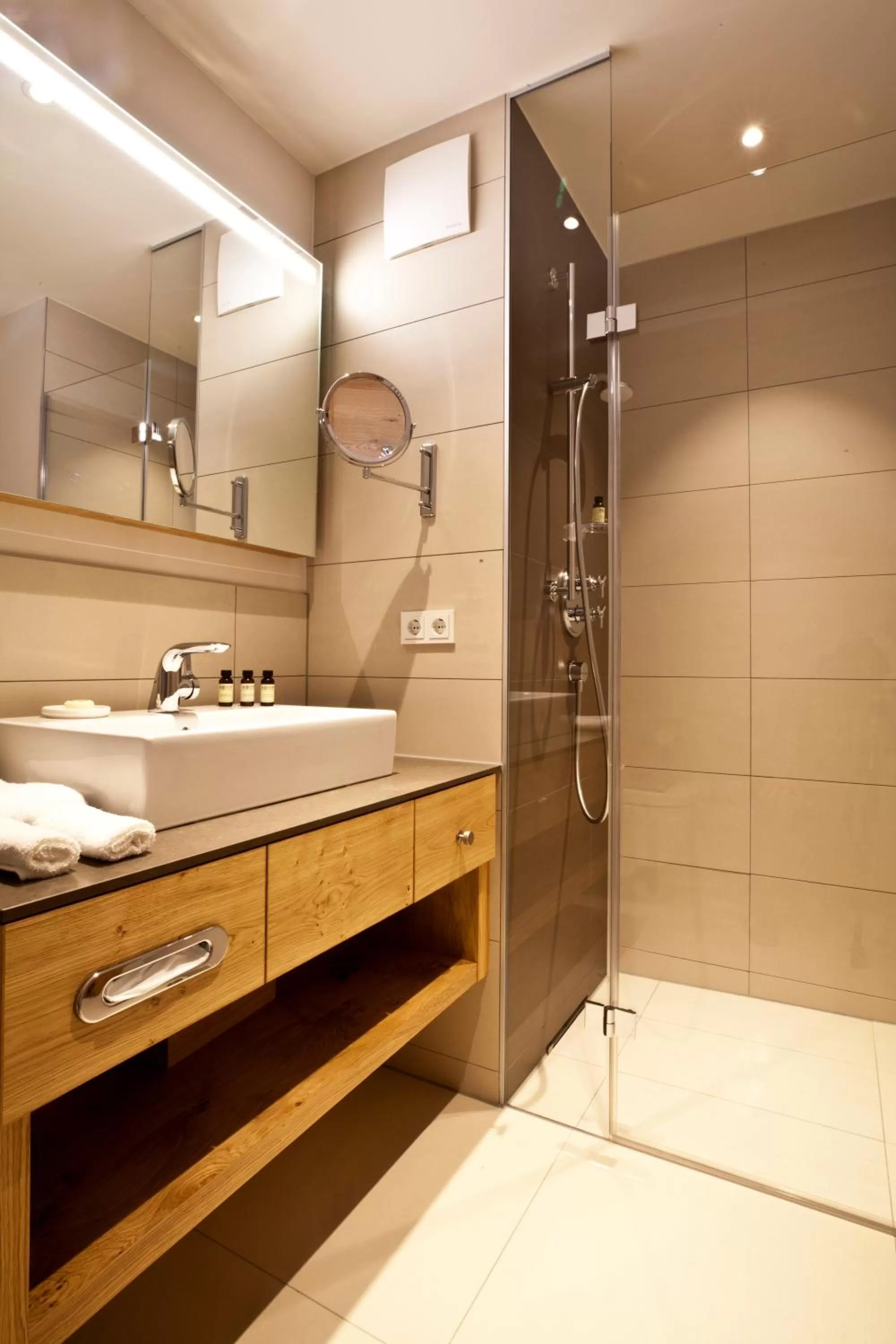 Shower in Gasthof Zufriedenheit