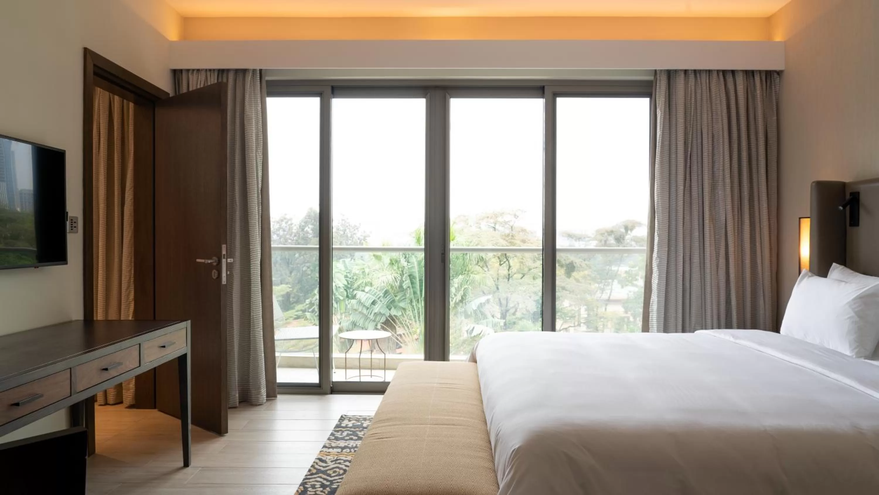 Bedroom, Bed in Radisson Blu Hotel & Residence Nairobi Arboretum