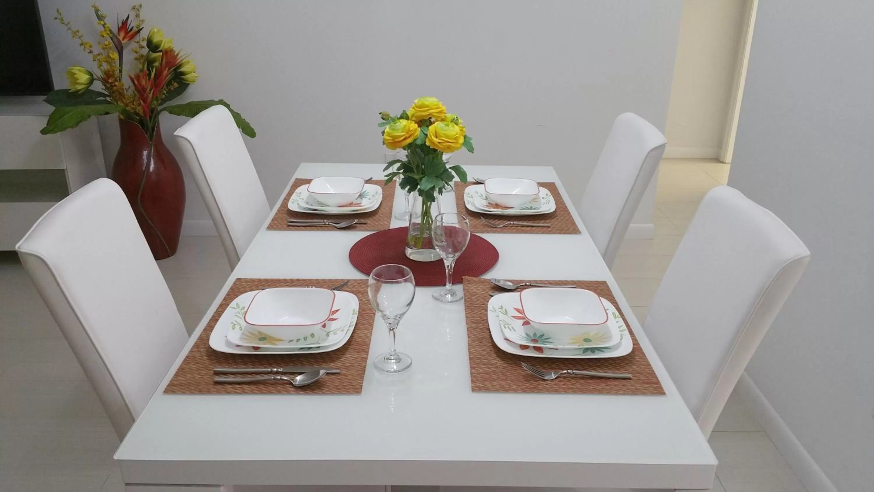 Dining area in Downtown Hollywood Boutique Hotel