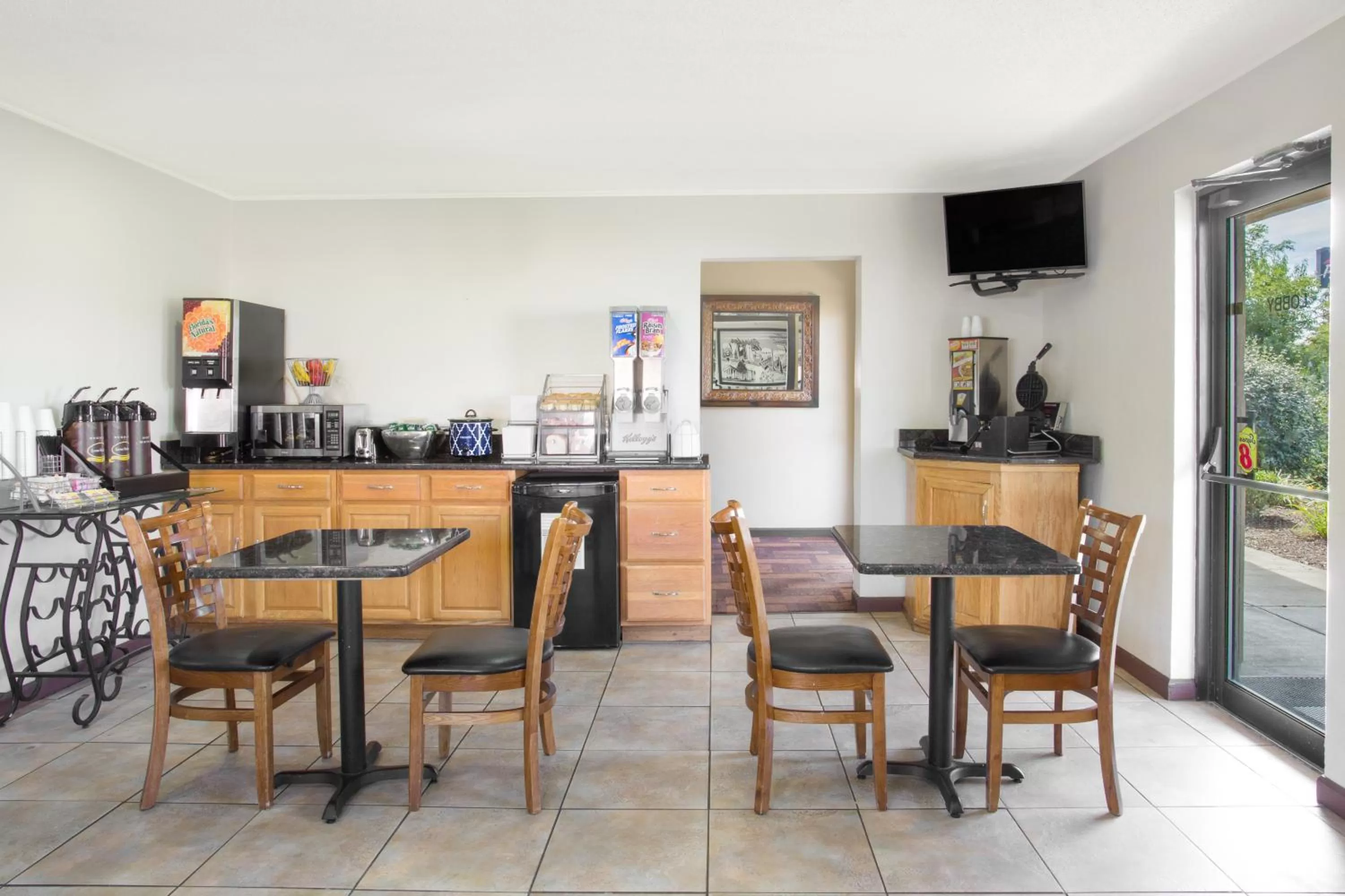 Lobby or reception in Super 8 by Wyndham Abingdon VA