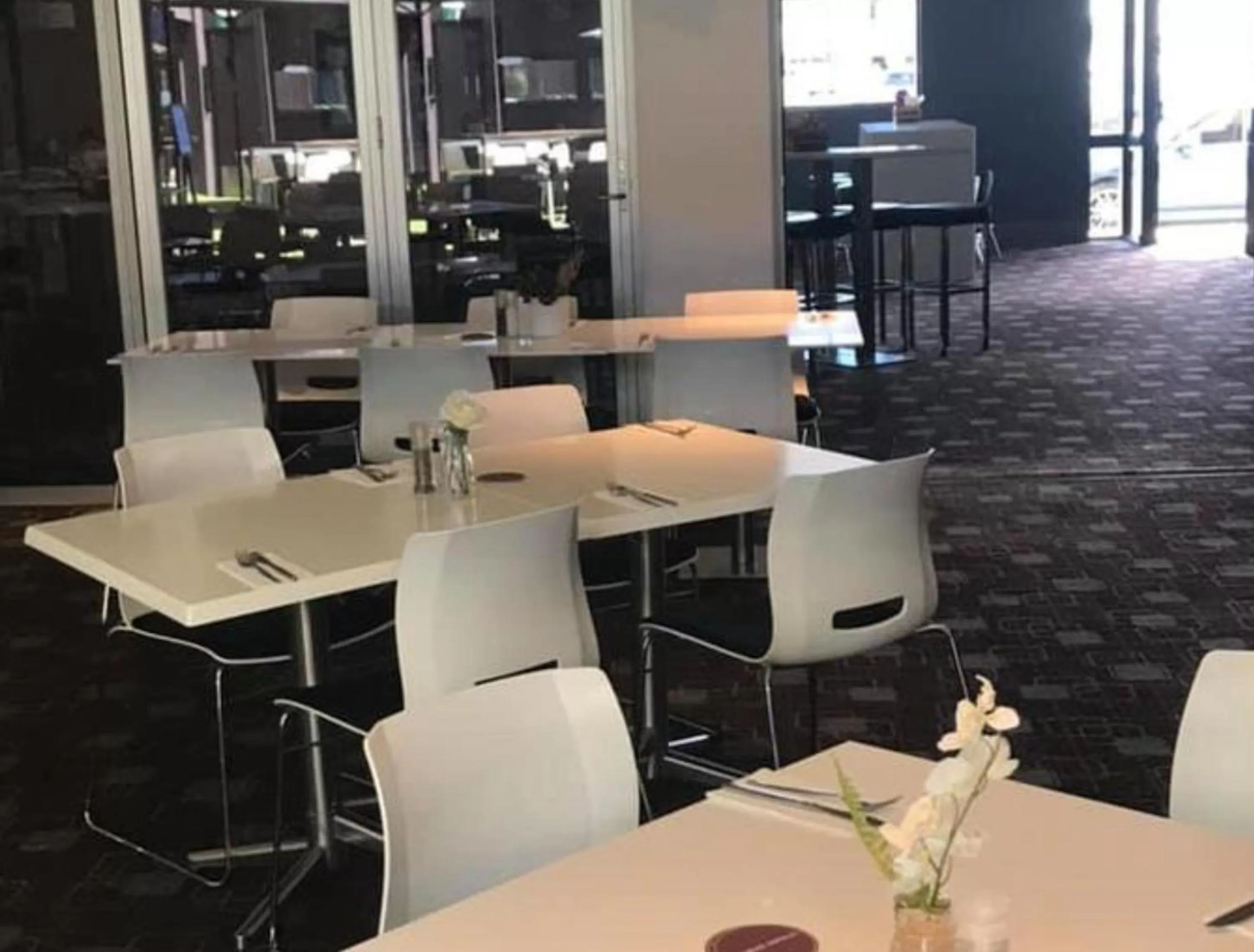 Restaurant/places to eat in The Premier Hotel Broadmeadow