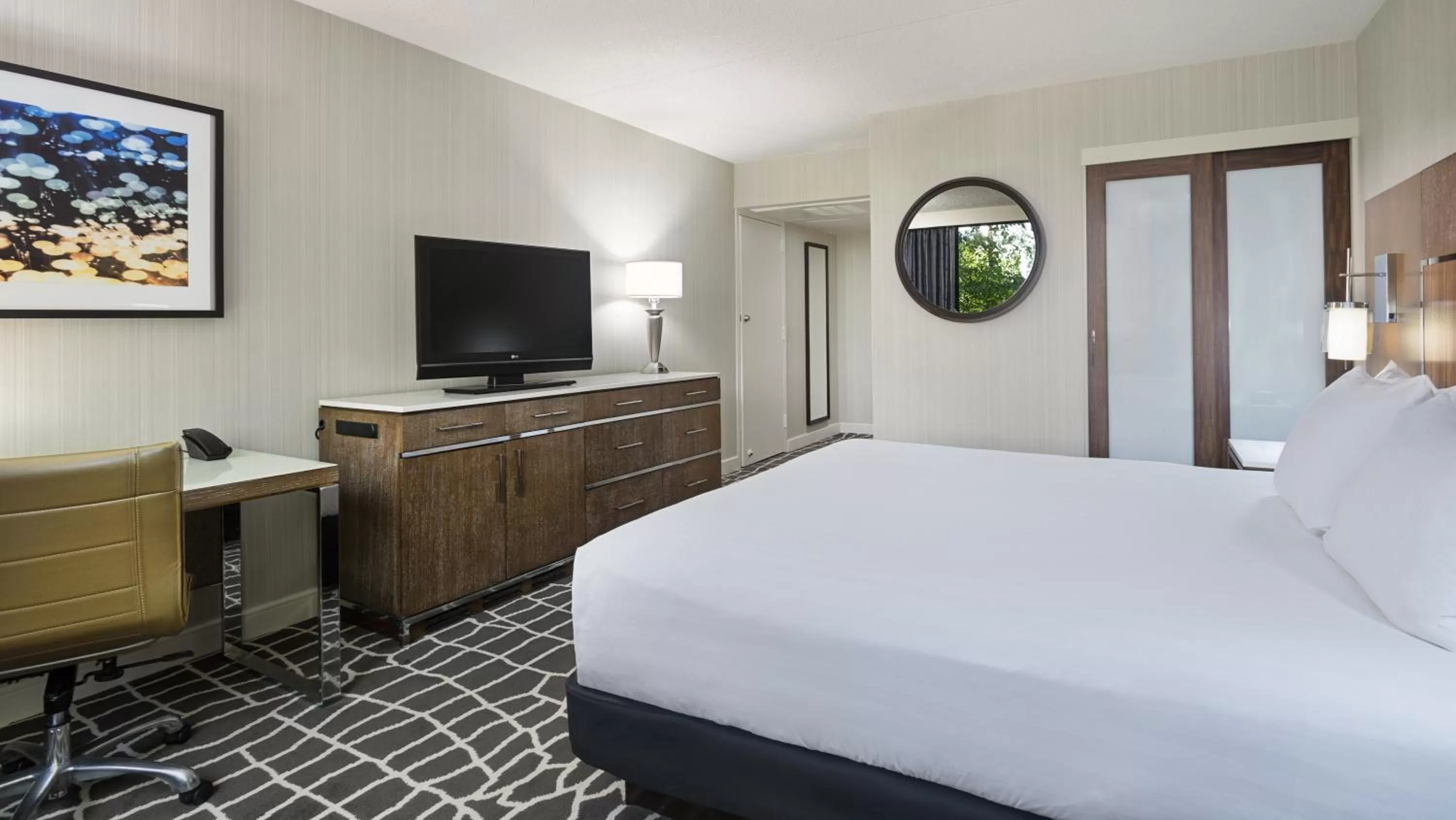 Photo of the whole room, Bed in Hyatt Regency Princeton