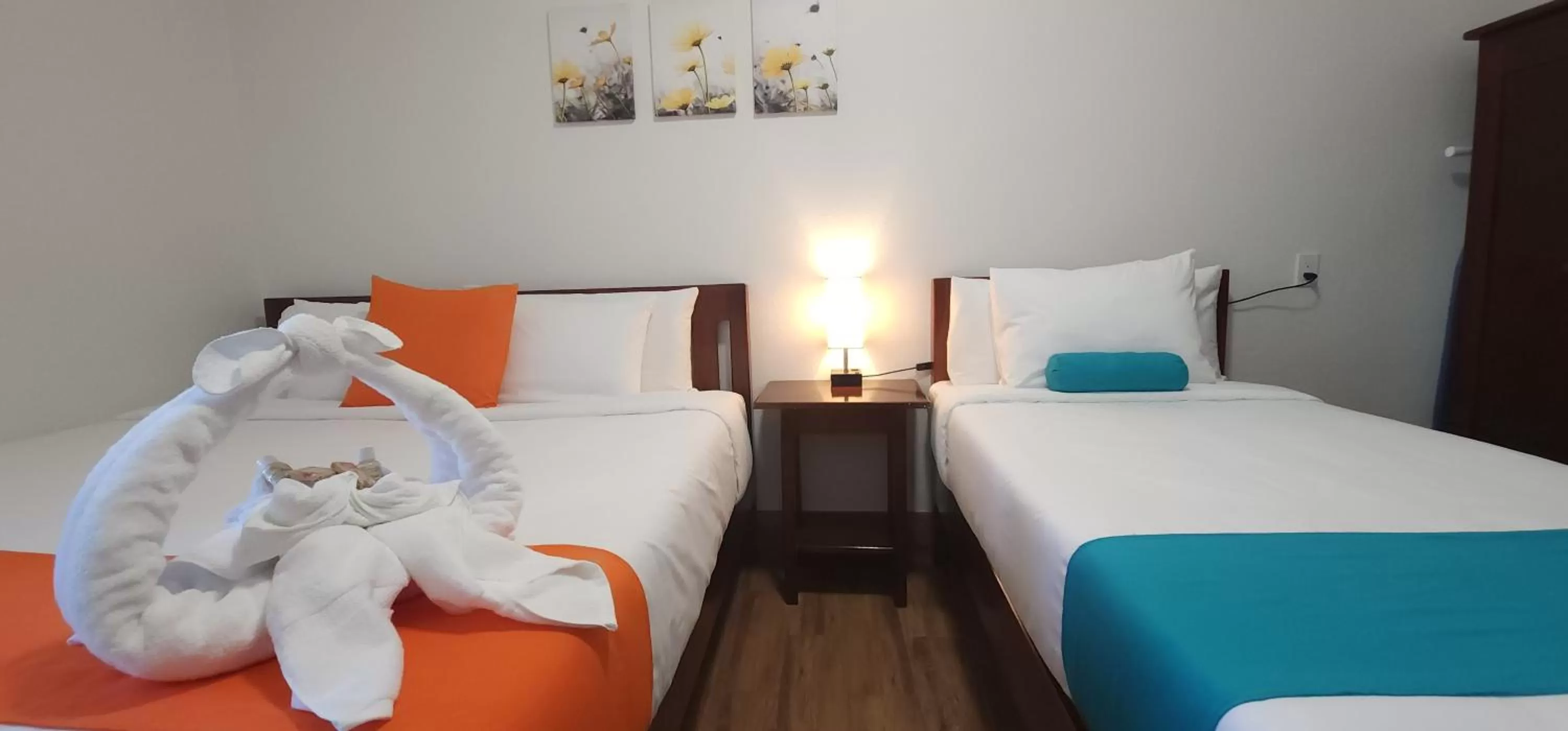 Bed in Voyager Sun & Reef Hotel