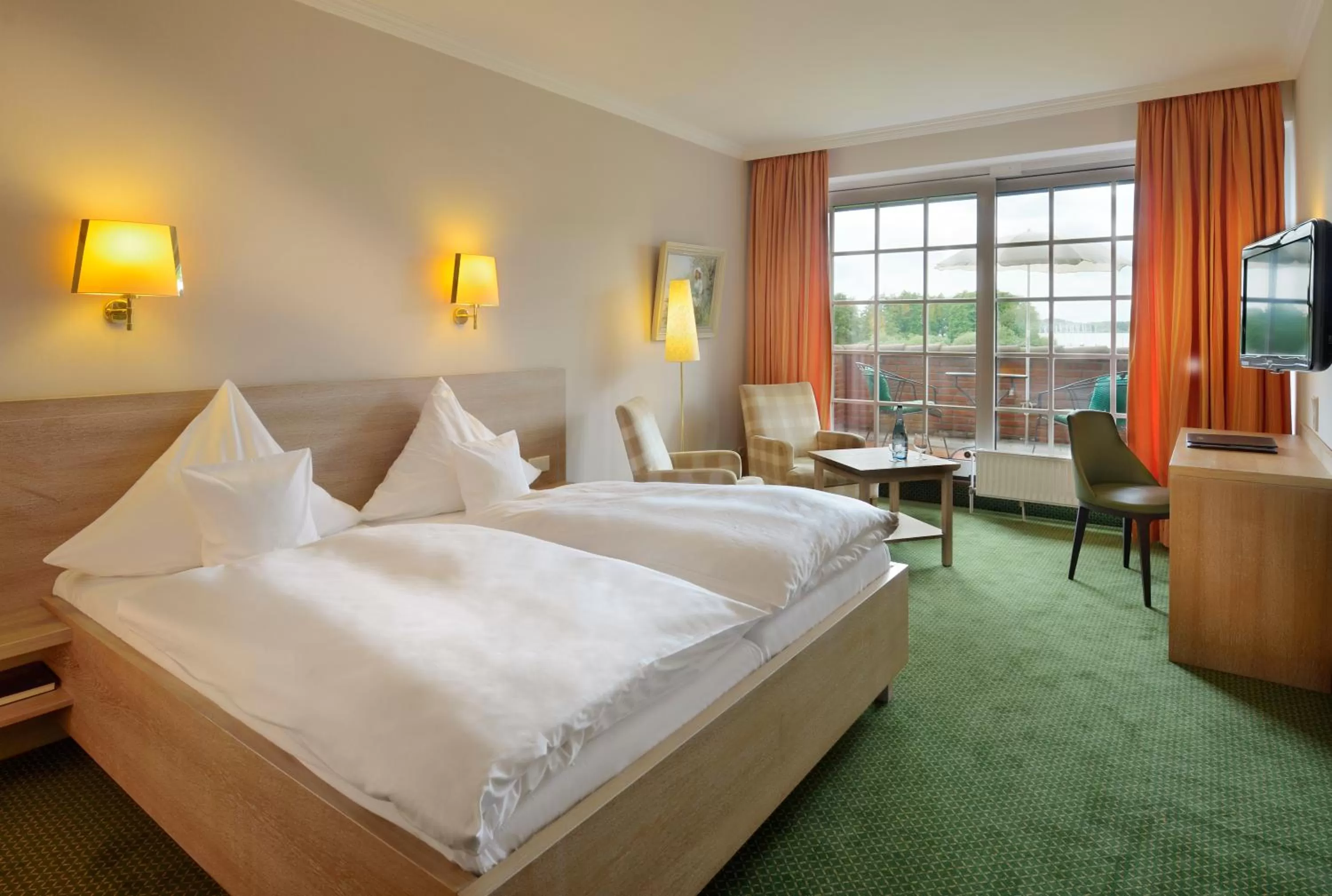 Photo of the whole room, Bed in Romantik Hotel Jagdhaus Eiden am See