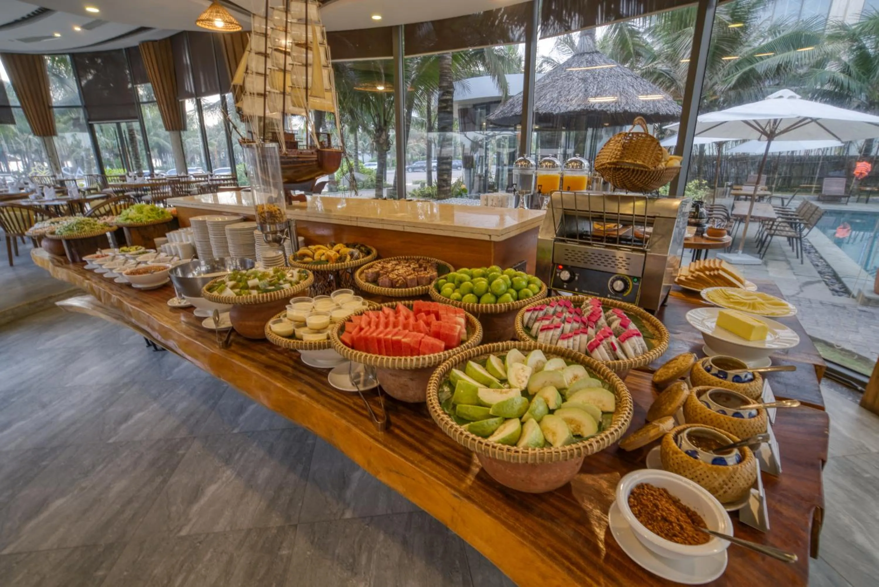 Restaurant/places to eat in Sala Tuy Hoa Beach Hotel