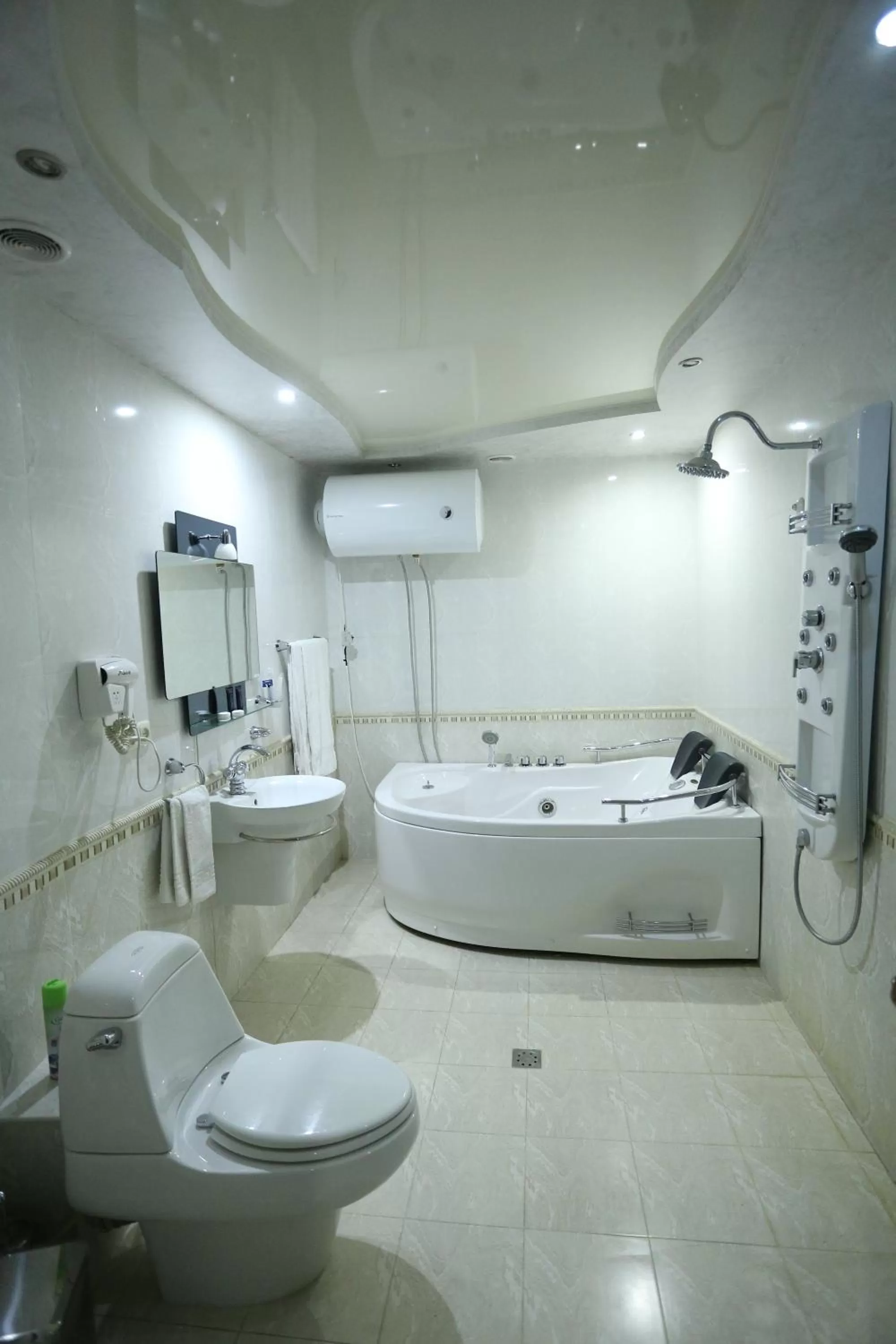 Bathroom in Vanatur Hotel