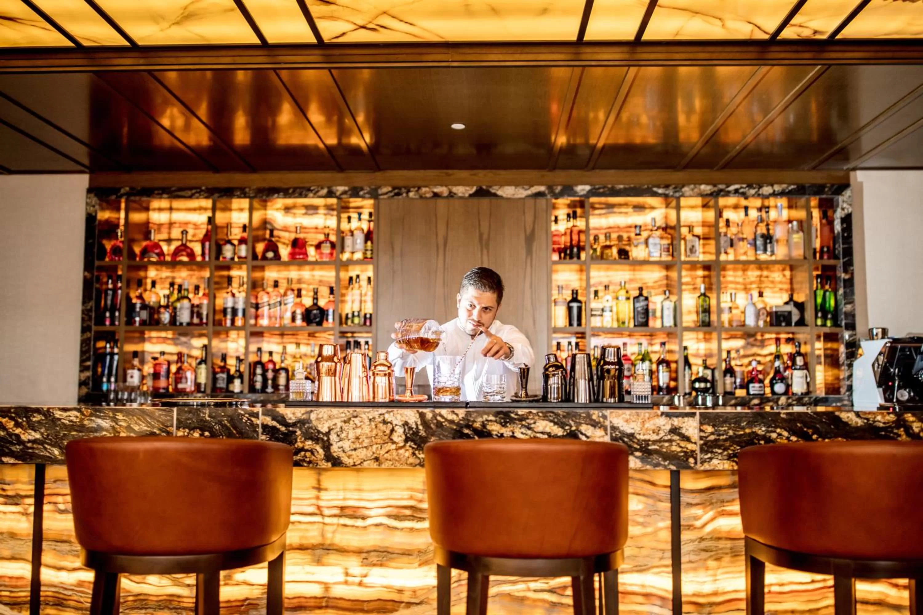 Lounge or bar in InterContinental Fujairah Resort by IHG