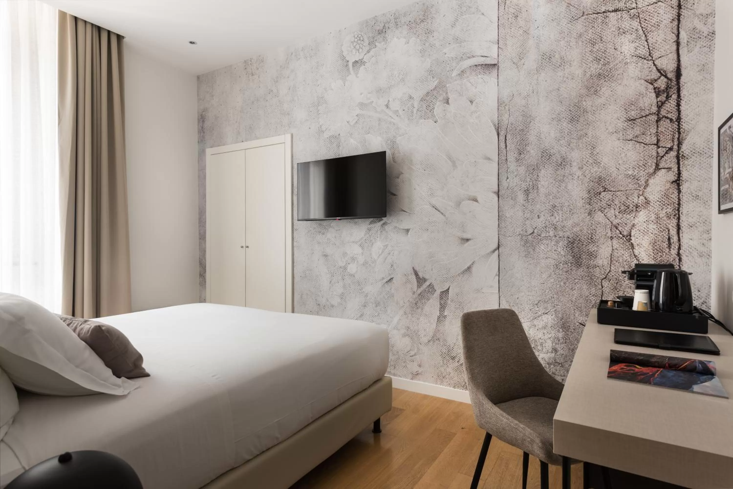 Bedroom, Bed in AT 41