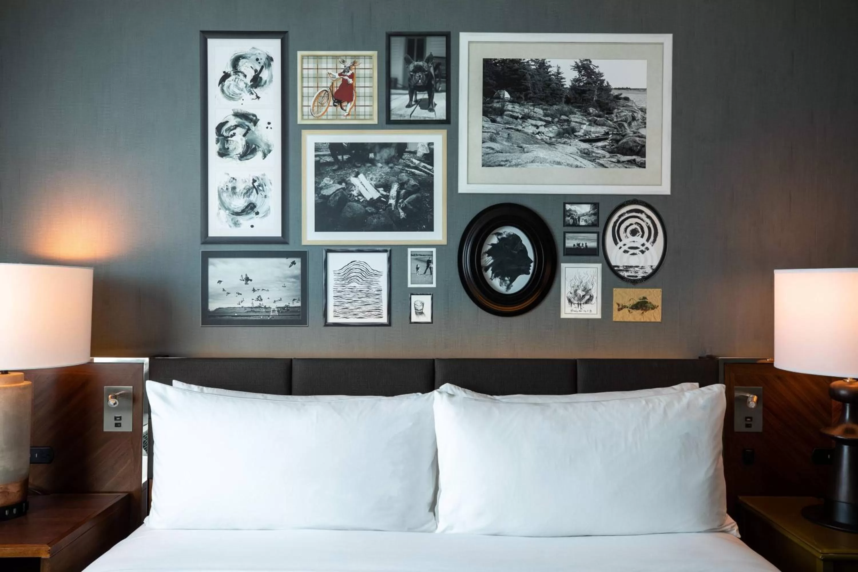 Photo of the whole room, Bed in Renaissance Minneapolis Bloomington Hotel