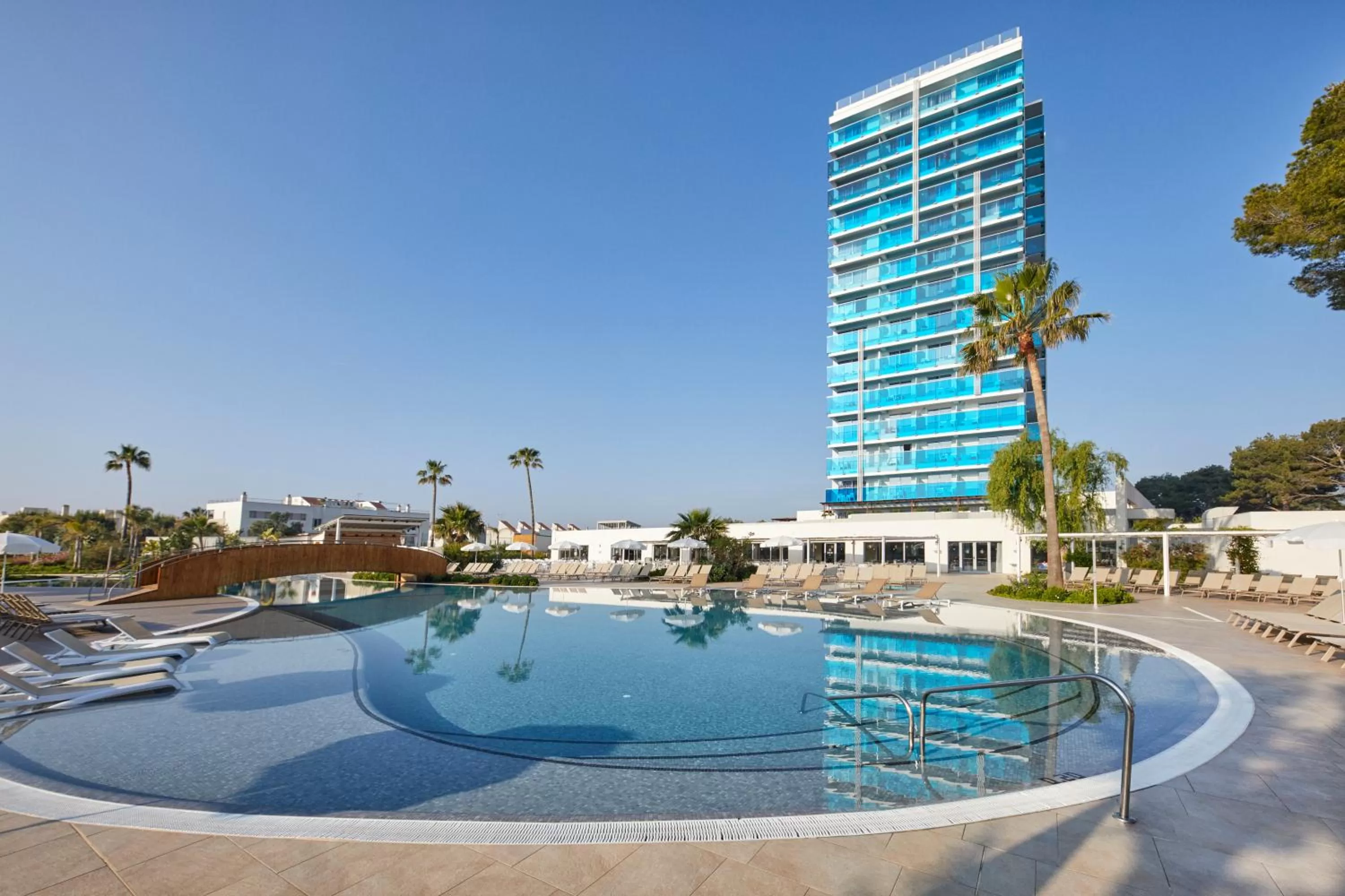 Swimming pool in BG Tonga Tower