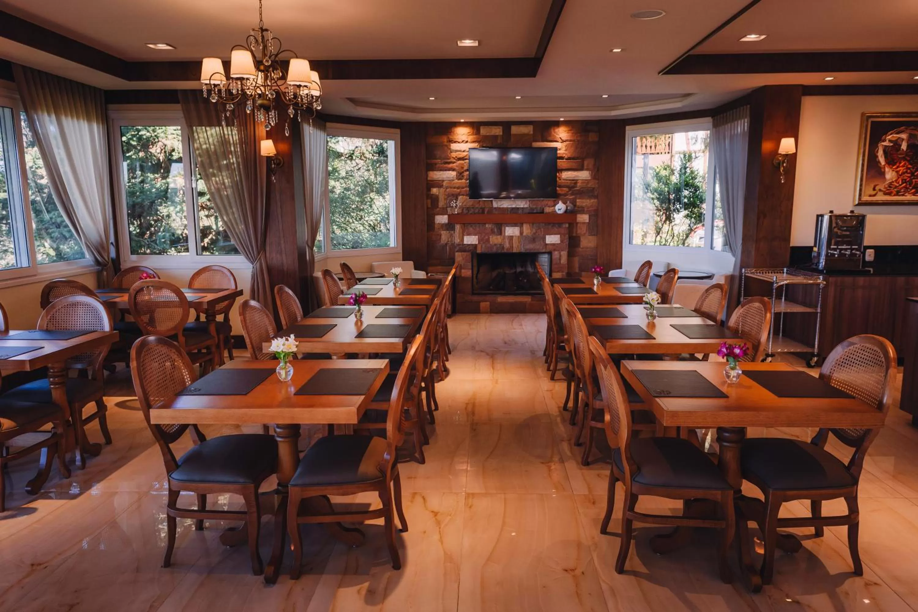 Restaurant/places to eat in Hotel Jardins da Colina