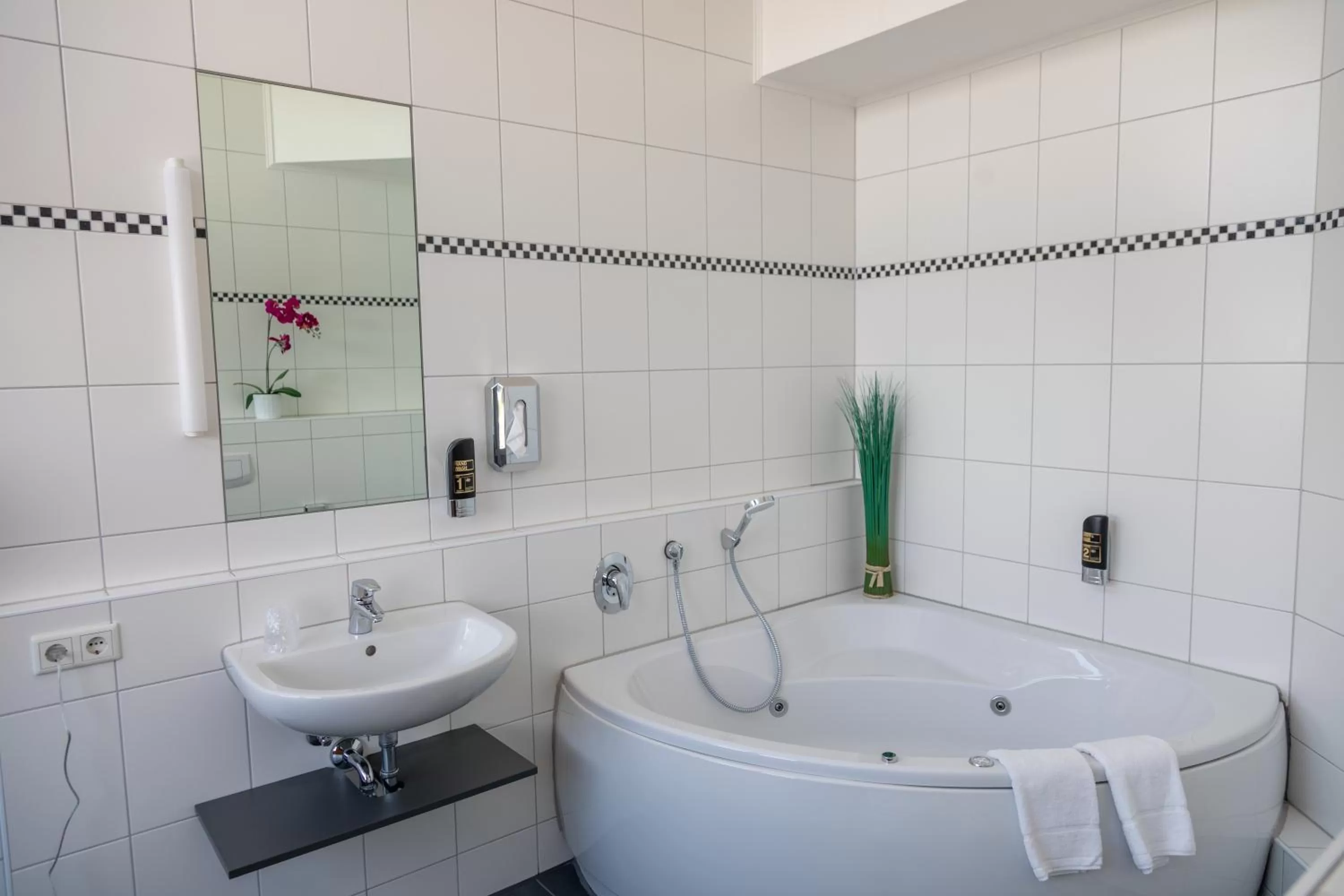 Hot Tub, Bathroom in Auszeit Das Hotel Schweitenkirchen