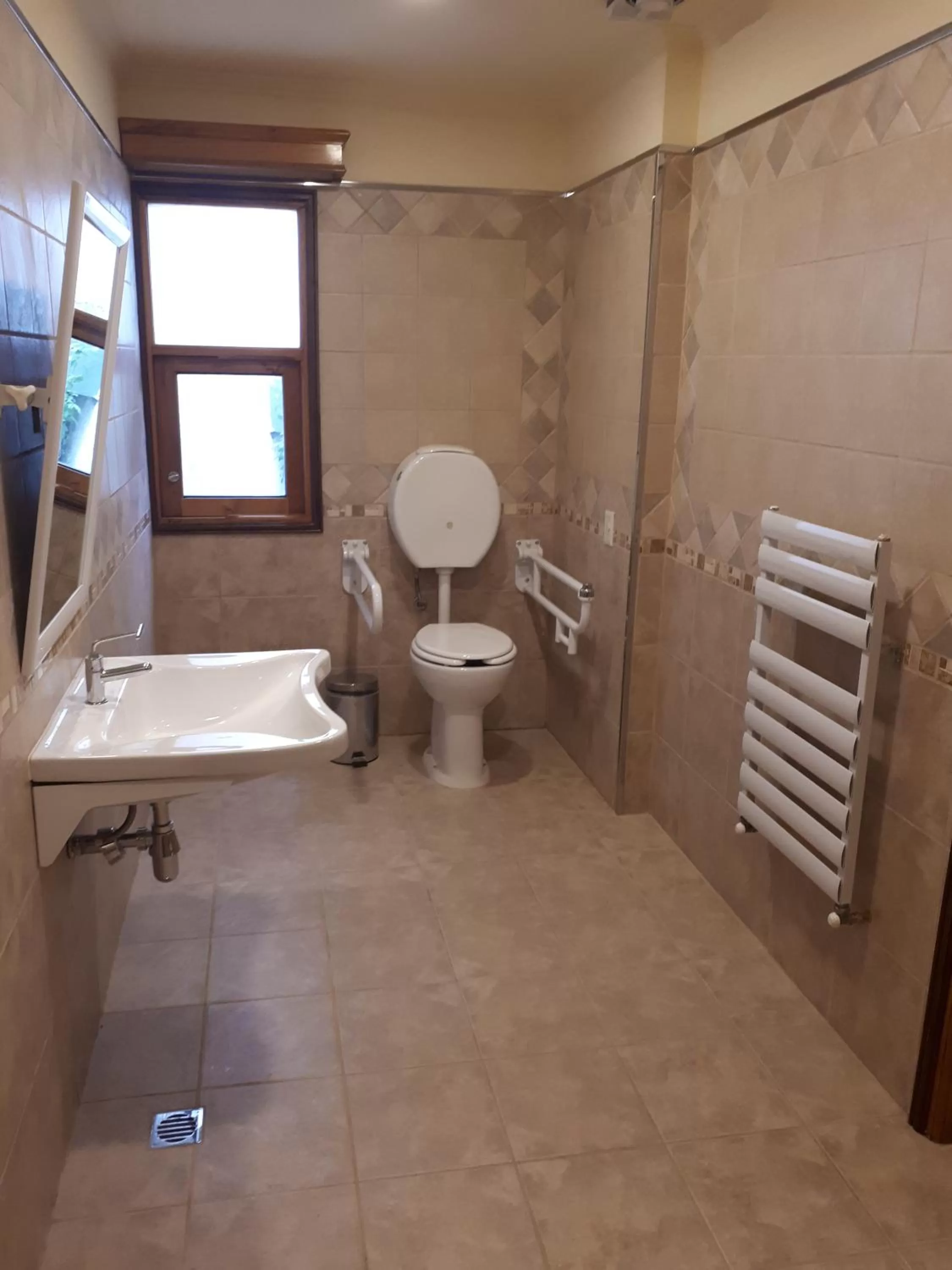 Facility for disabled guests, Bathroom in Balcones del Beagle Apart