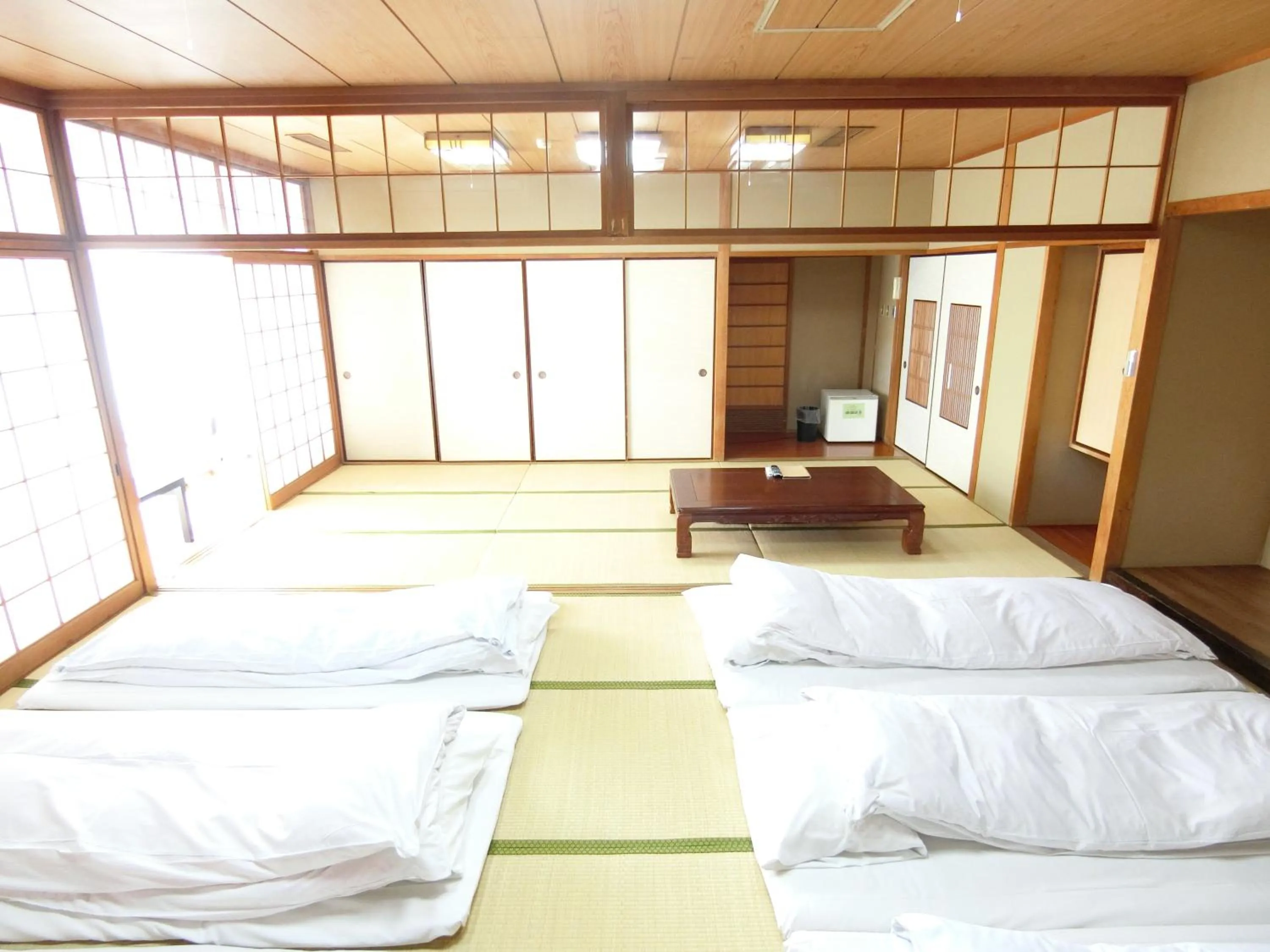 Photo of the whole room, Bed in Nogami Honkan