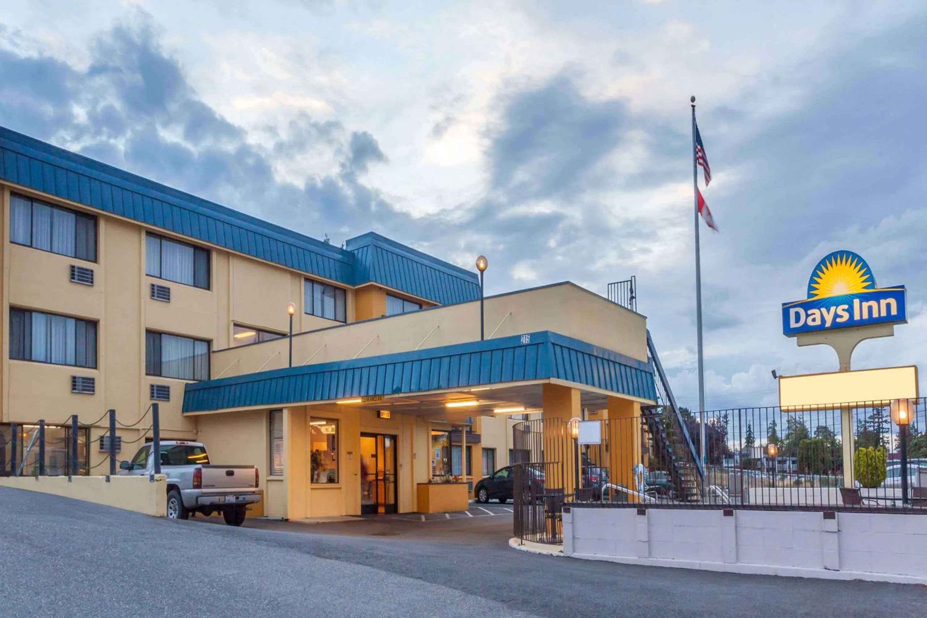 Property building in Days Inn By Wyndham Bellingham WA