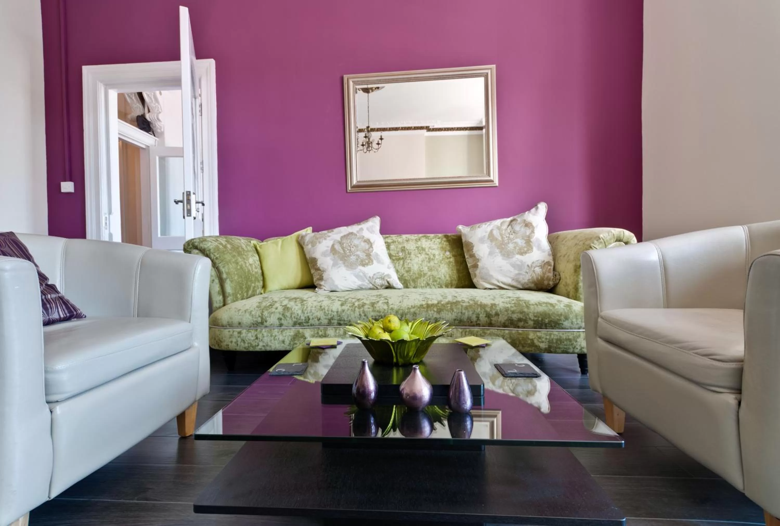 Decorative detail in Lauriston & Lawton Court Hotel