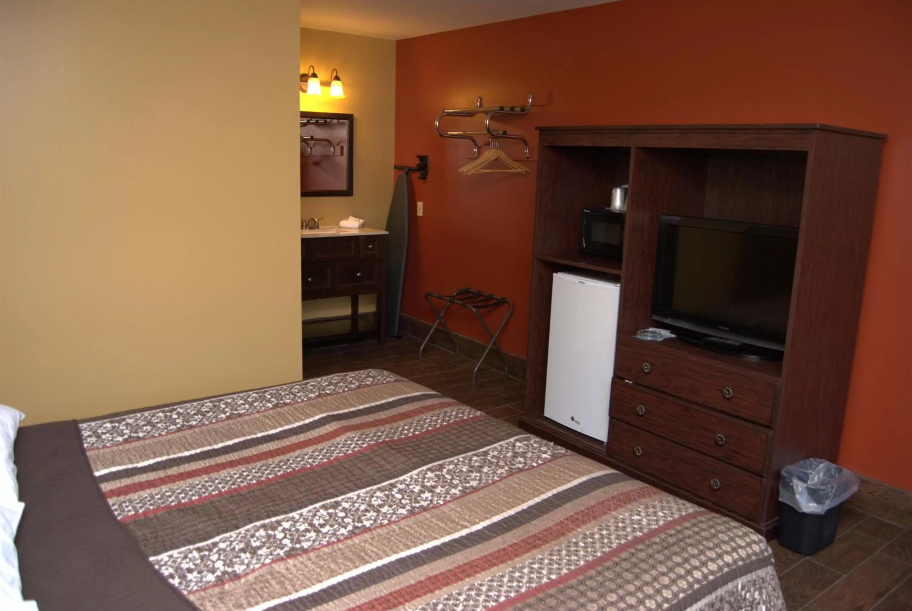 TV and multimedia, Bed in Commodore Resort