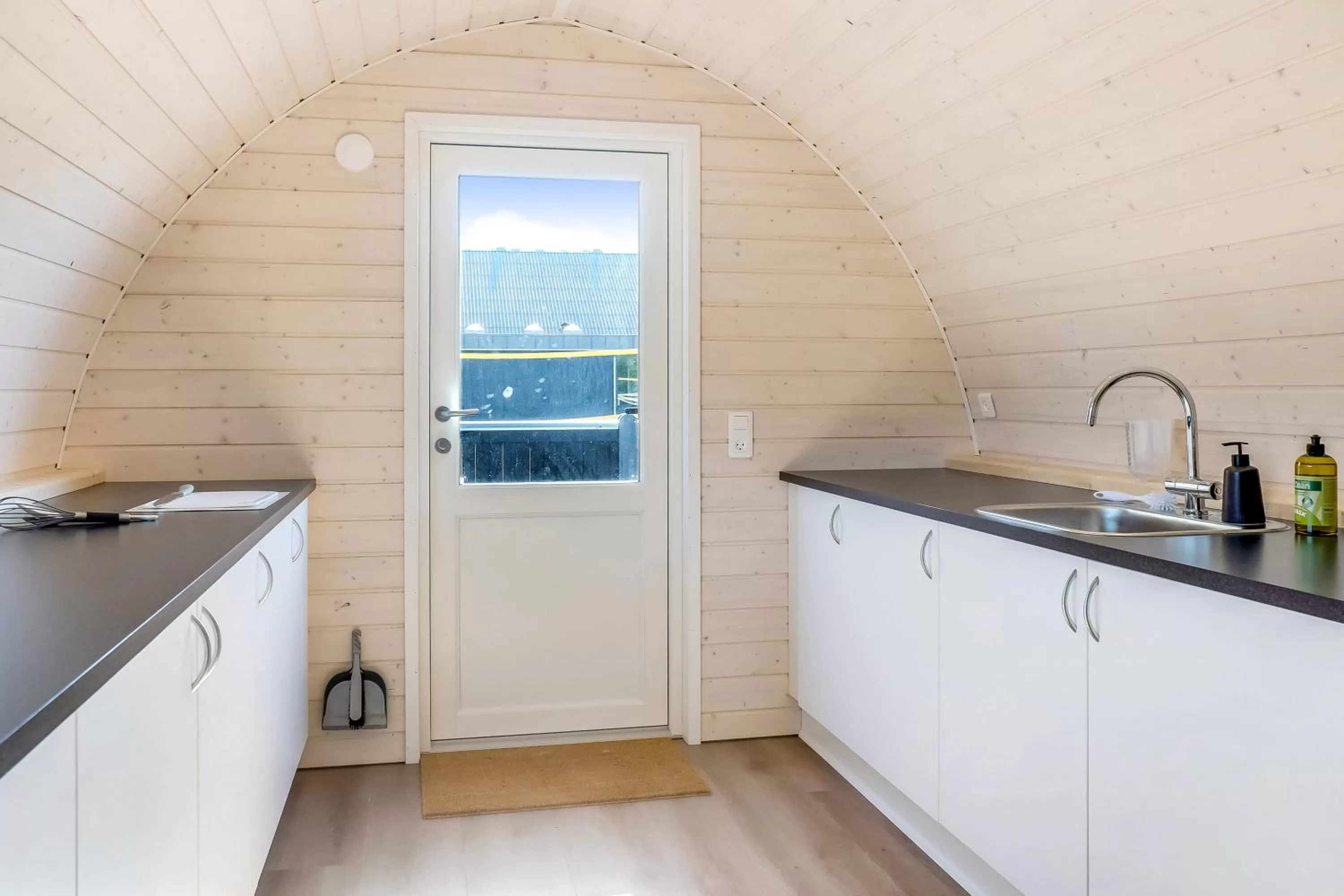 Communal kitchen in Danhostel Skjern