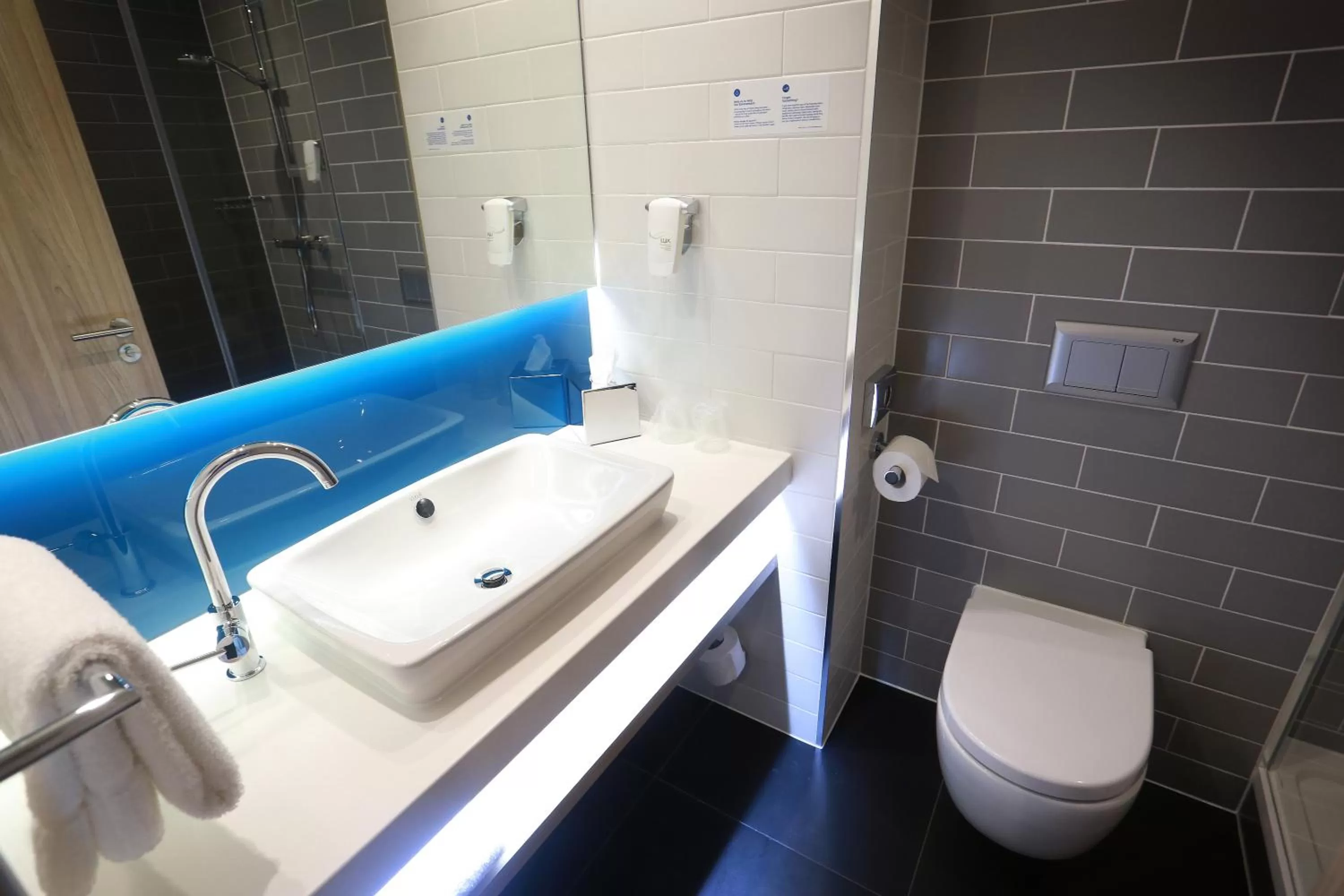Bathroom in Holiday Inn Express - Manchester - TRAFFORDCITY by IHG