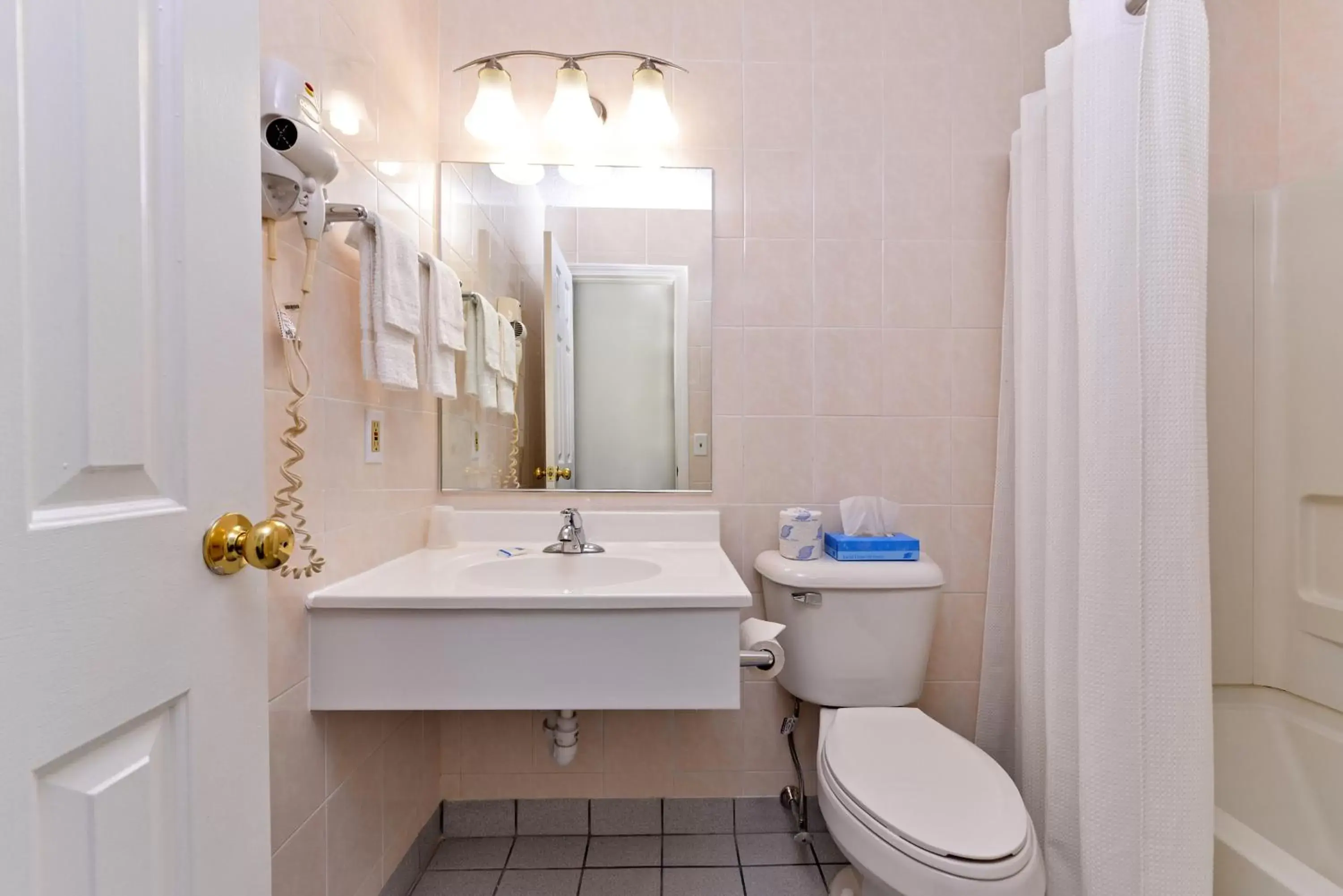 Queen Room with Two Queen Beds - Non Smoking in Rodeway Inn Queen Room with Two Queen Beds - Non Smoking in Rodeway Inn