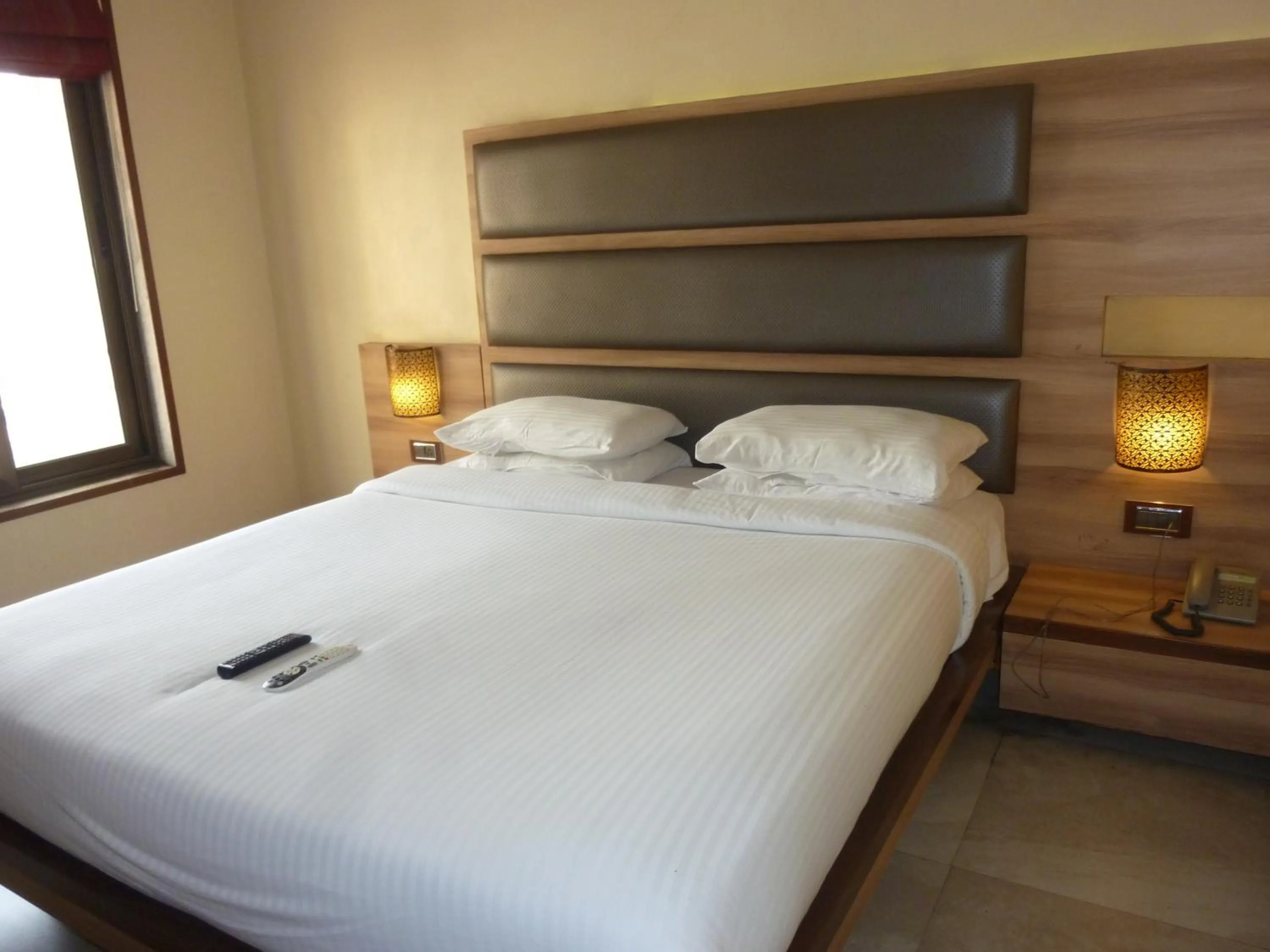 Photo of the whole room in Hotel New Bengal