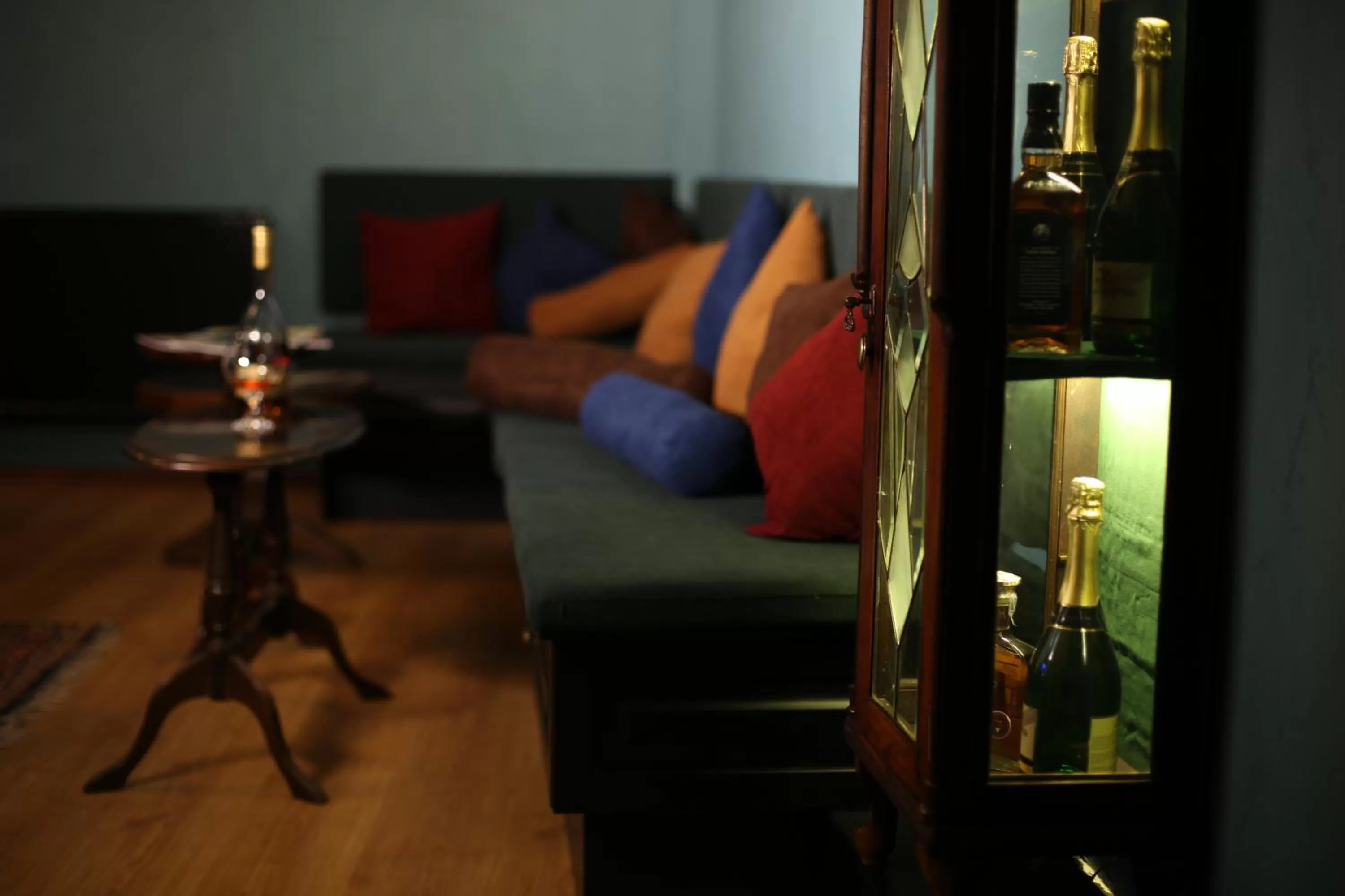 Communal lounge/ TV room in Kindli Hotel