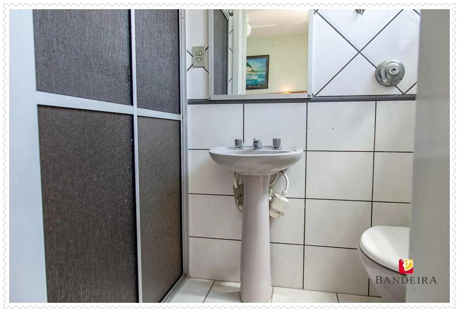 Shower, Bathroom in Bandeira Hotel