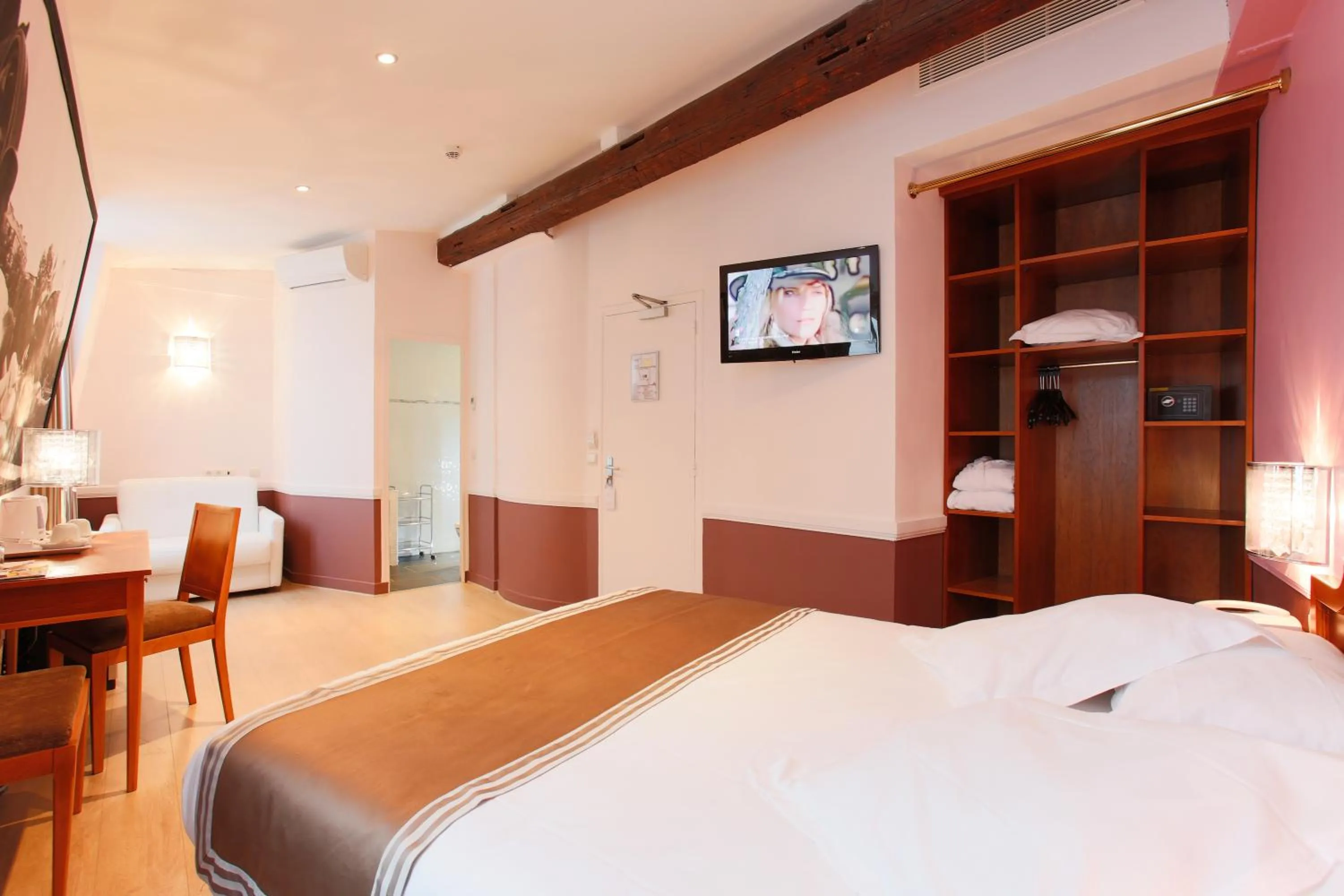 Photo of the whole room, Bed in Hotel Atelier Vavin