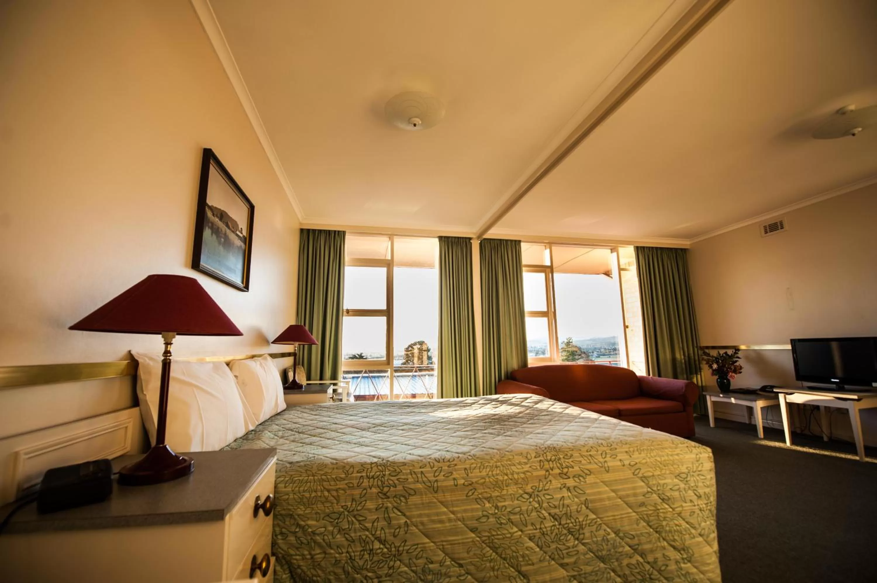 Bed in Parklane Motel