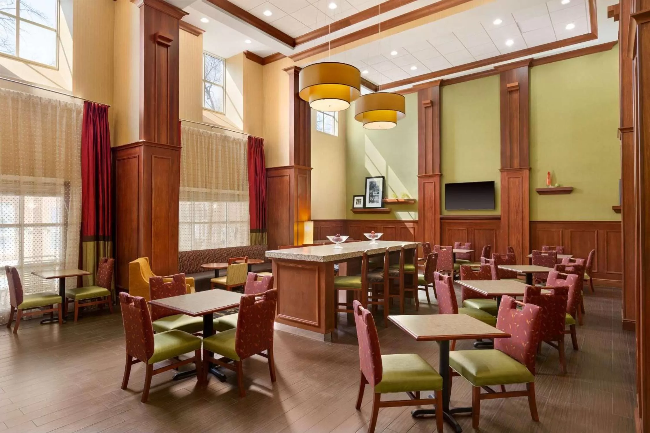 Restaurant/places to eat in Hampton Inn & Suites Williamsburg Historic District