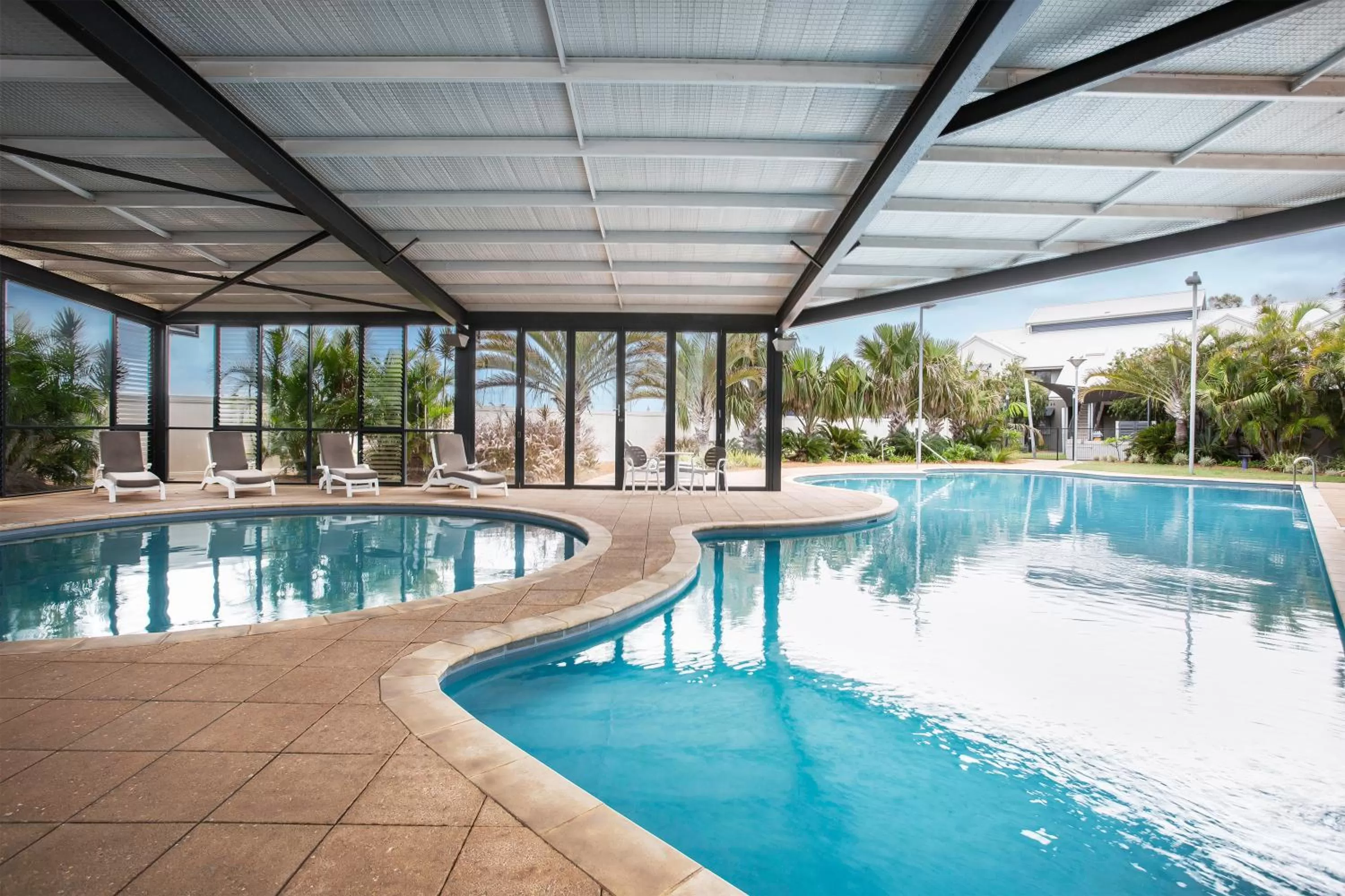 Swimming pool in Mantra Geraldton