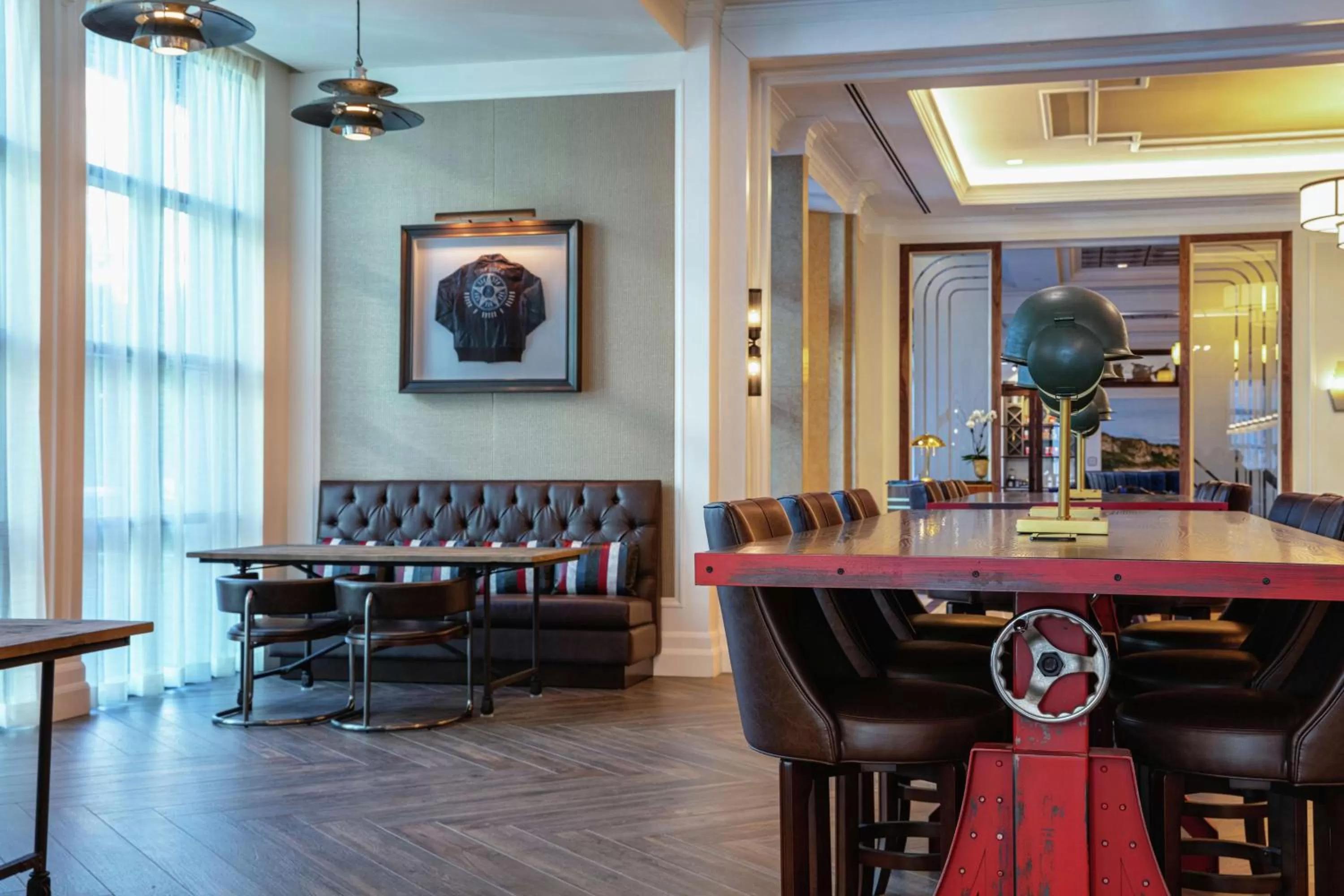 Lounge or bar in The Higgins Hotel New Orleans, Curio Collection by Hilton