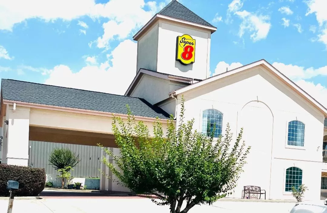 Property Building in Super 8 by Wyndham Montgomery/ Lake Conroe