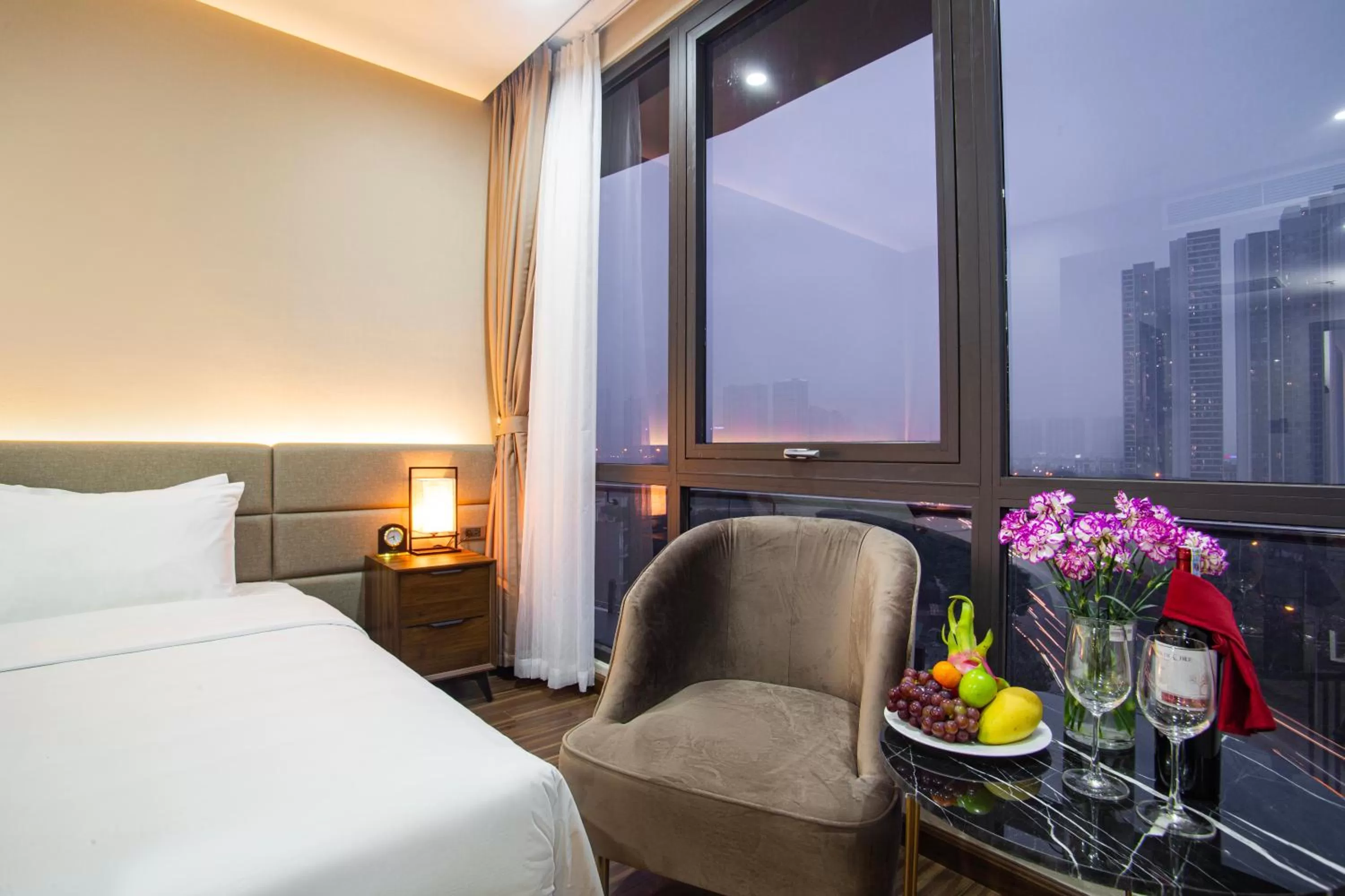 Coffee/tea facilities, Bed in Western Skyline Hotel