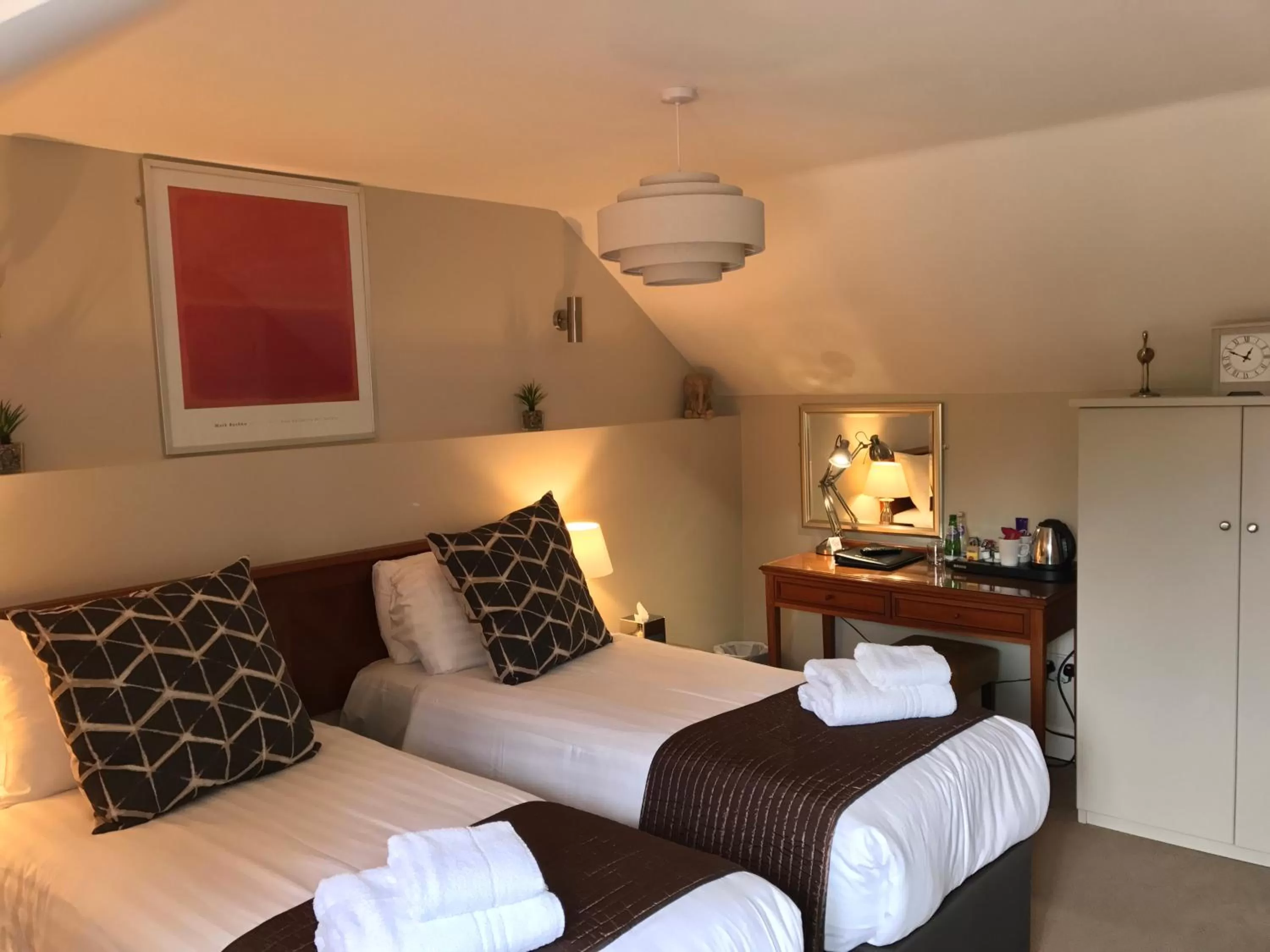 Bedroom, Bed in The Black Swan Inn