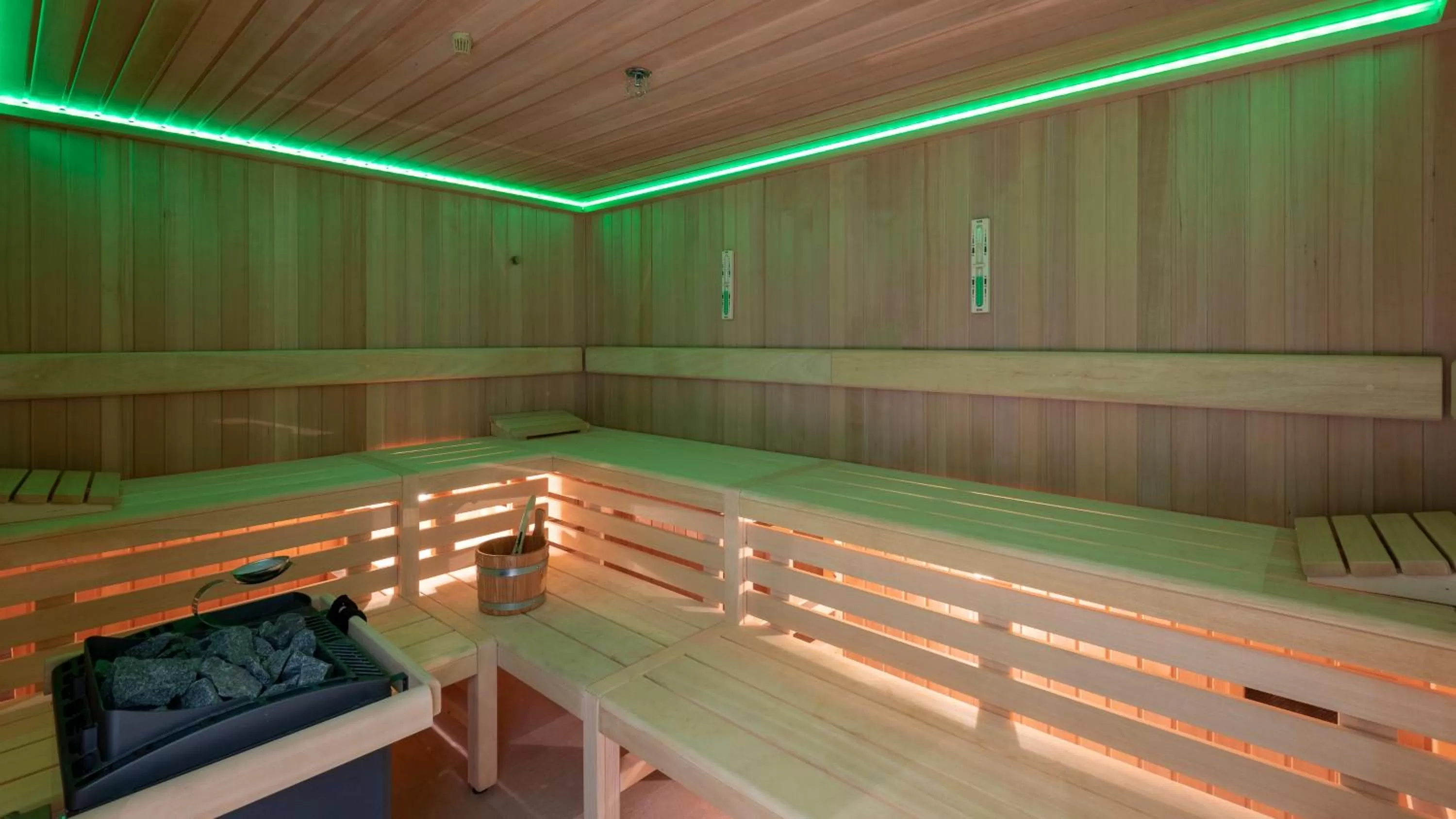 Fitness centre/facilities in Holiday Inn Munich City Centre by IHG